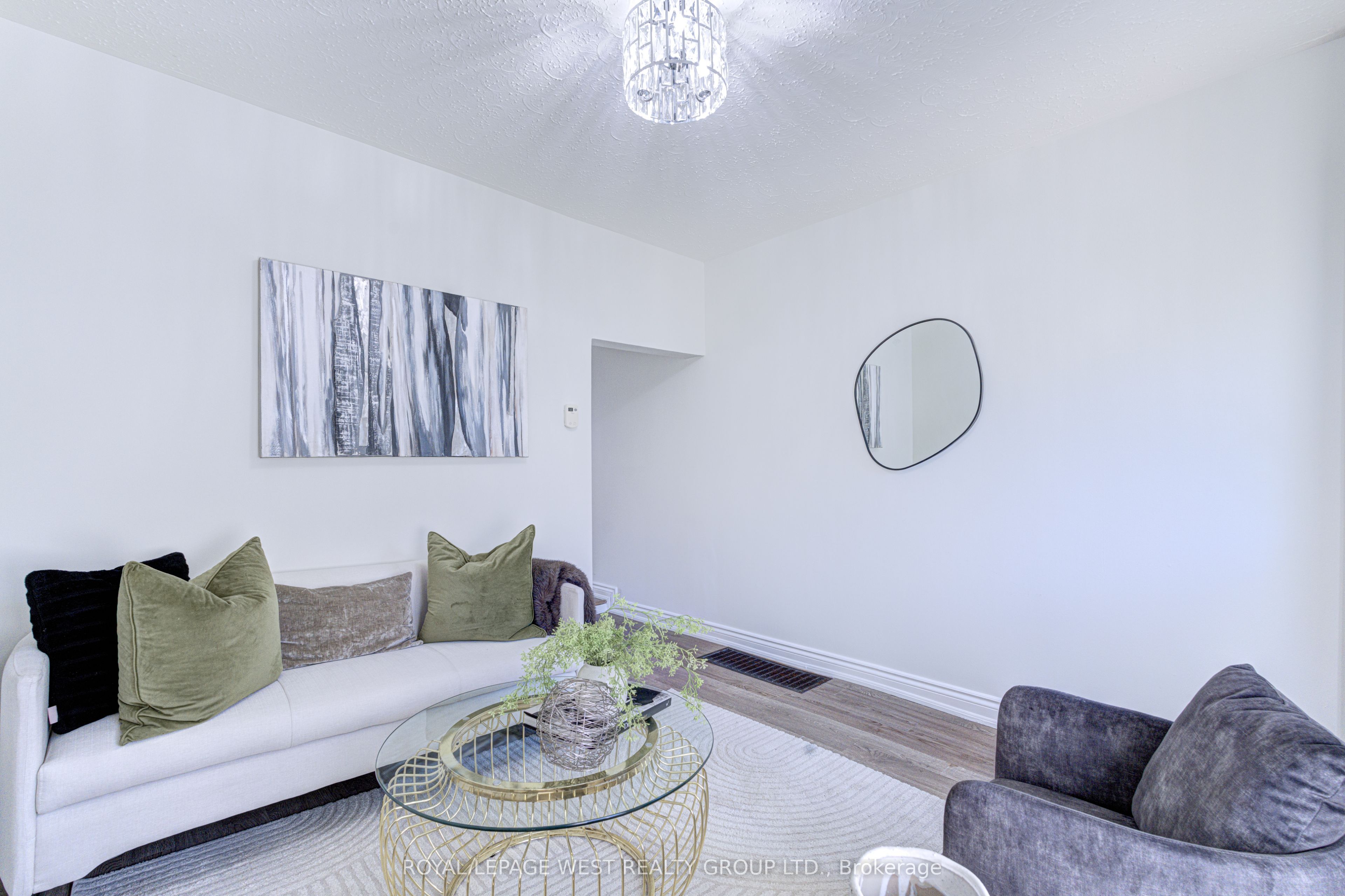 44 Fisher Street, Toronto, ON M6K 1V8 photo 4