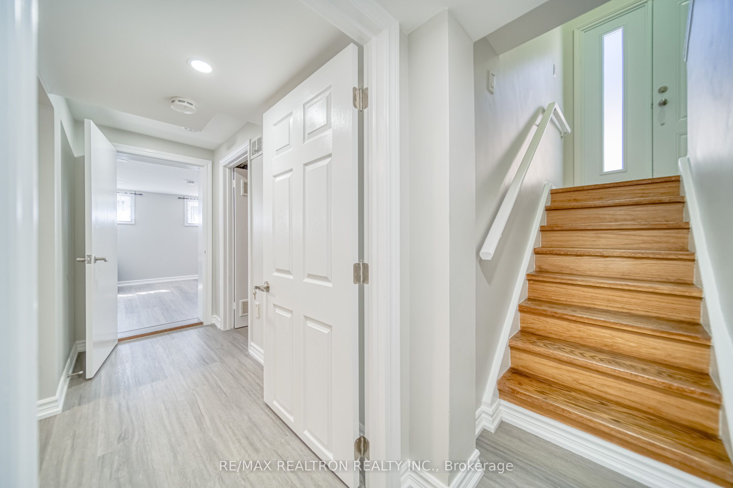 36 Beaver Valley Road Unit #1, Toronto, ON M3H 4S1 photo 3