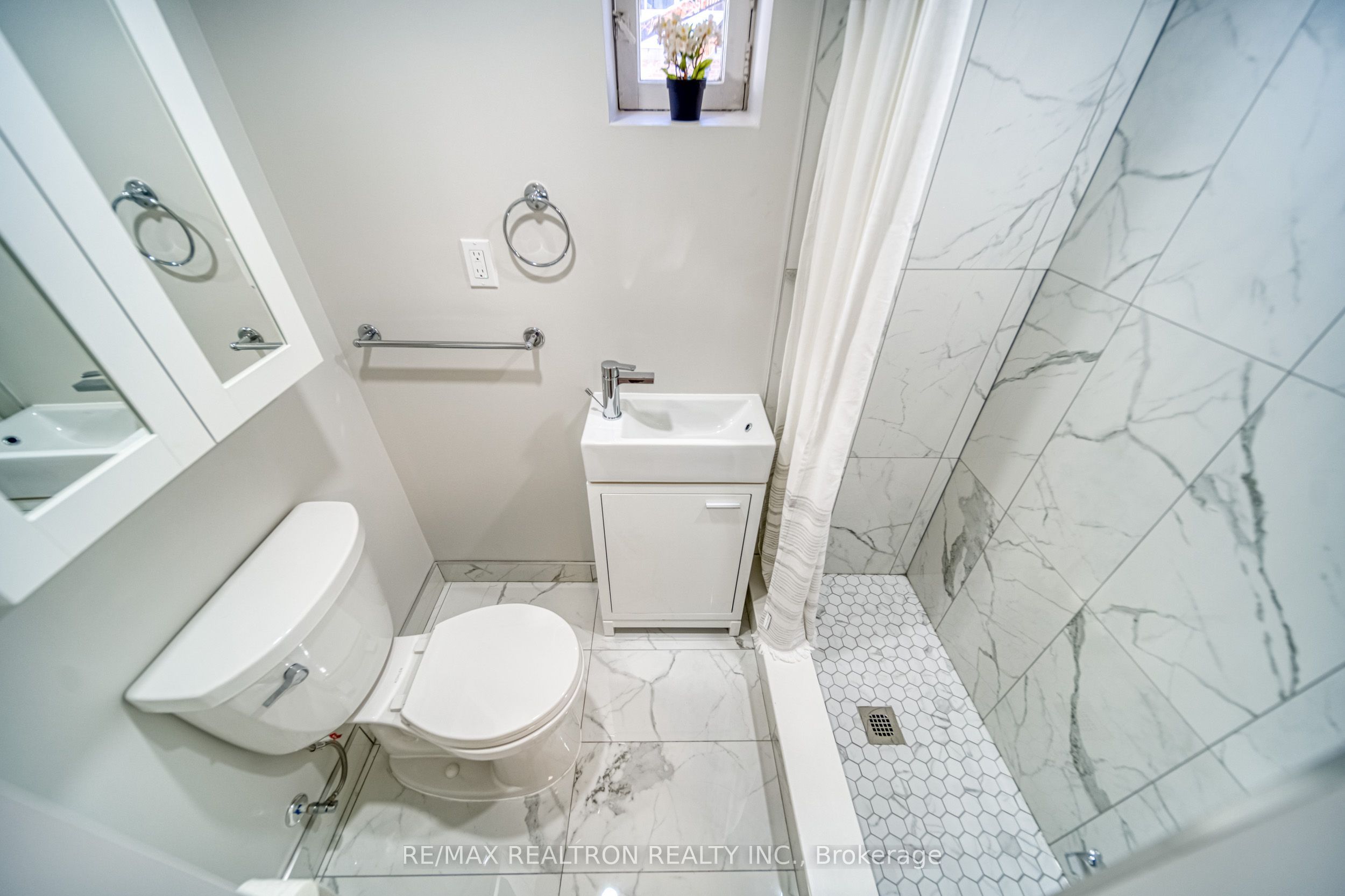 36 Beaver Valley Road Unit #1, Toronto, ON M3H 4S1 photo 4