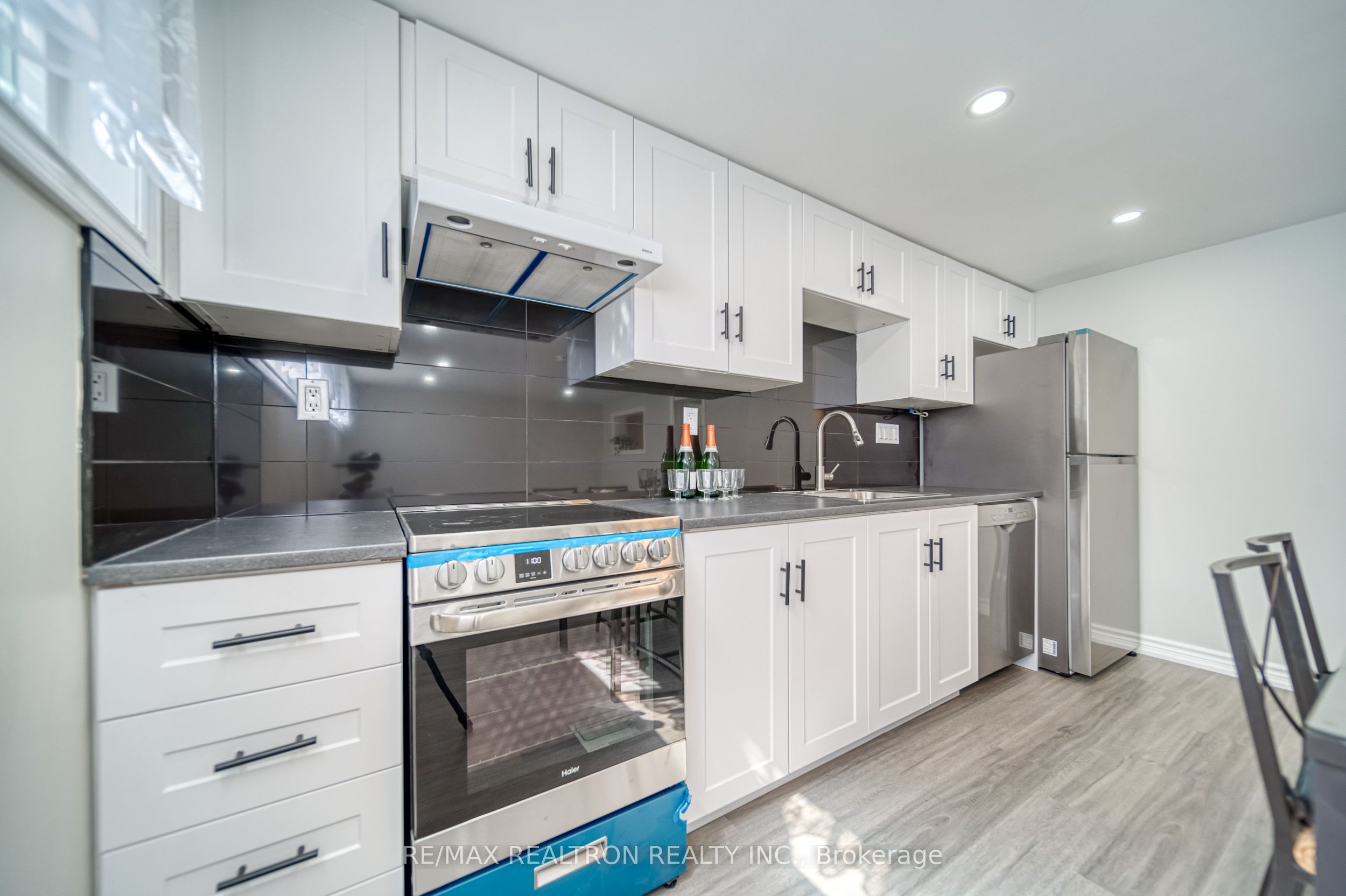 36 Beaver Valley Road Unit #1, Toronto, ON M3H 4S1 photo 5