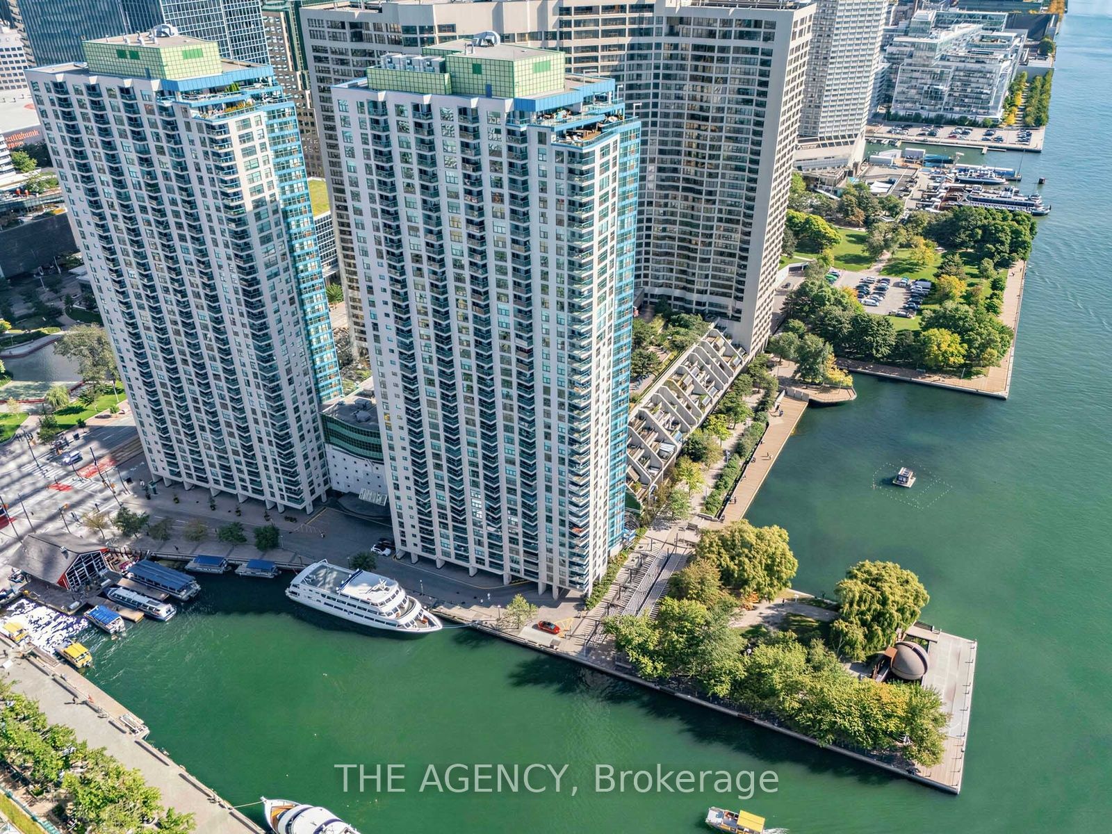 99 Harbour Square 606, Toronto, ON M5J 2H2