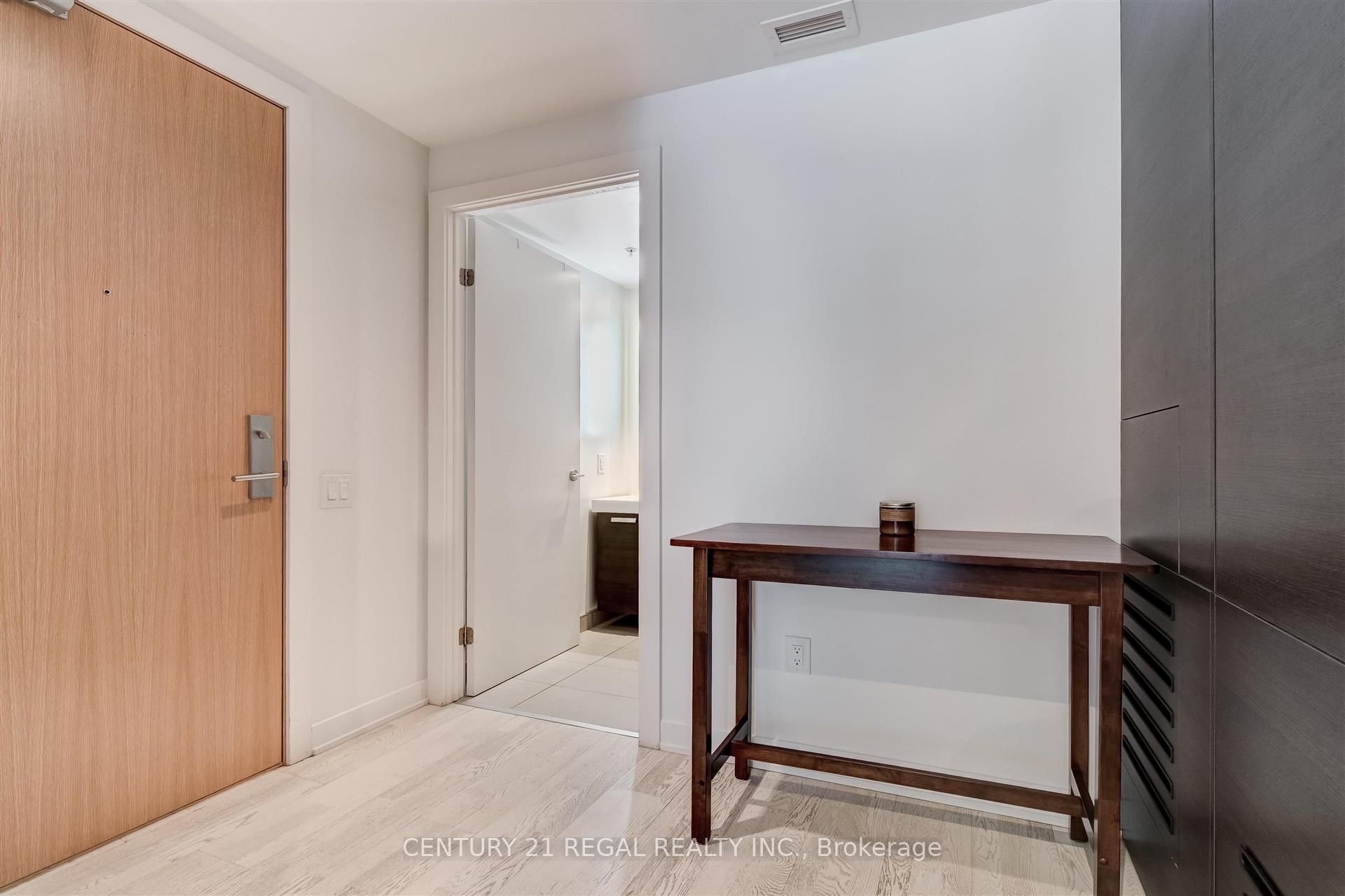38 Stewart Street 308, Toronto, ON M5V 0H1 photo 3