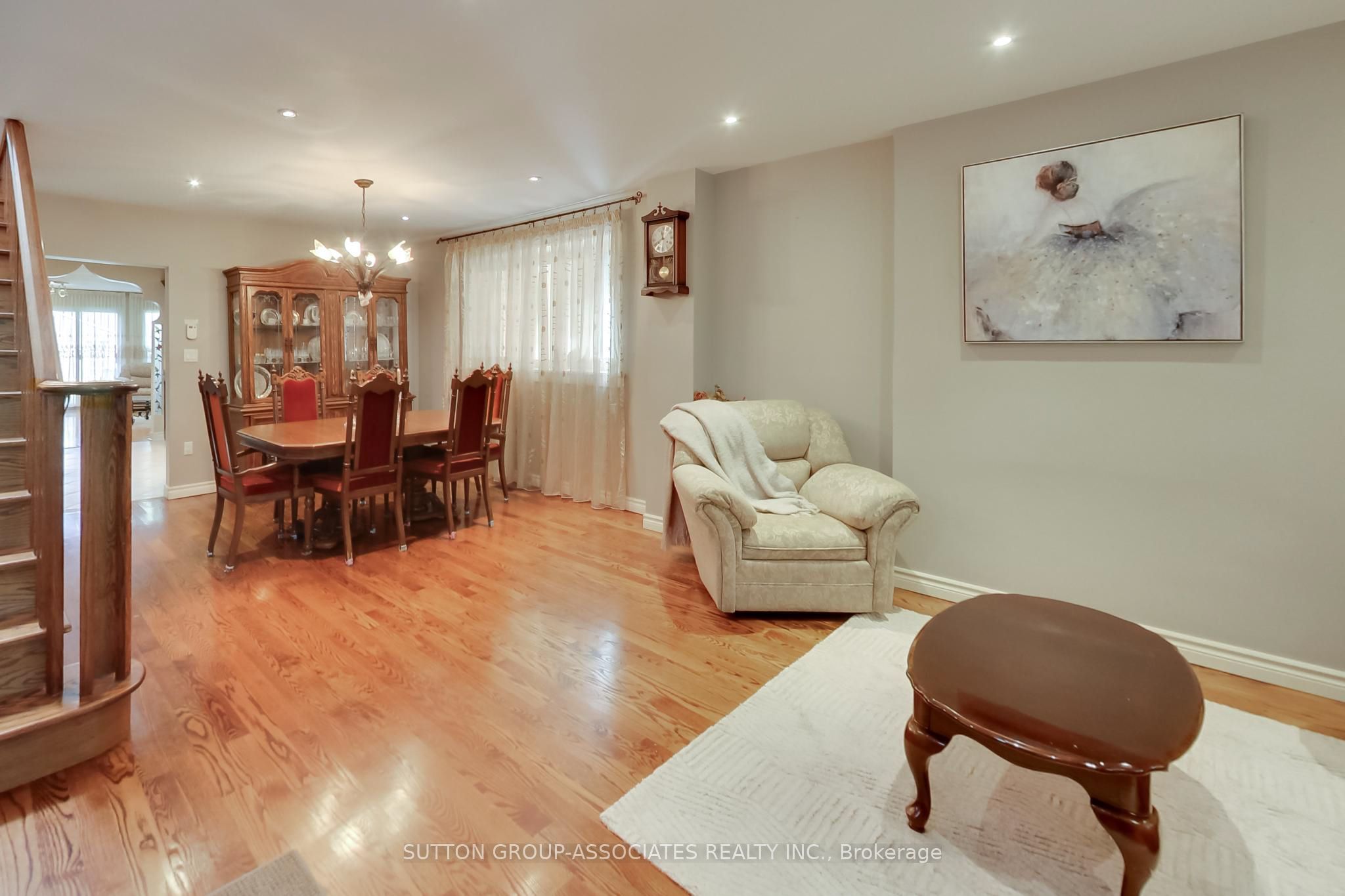 82 Helena Avenue, Toronto, ON M6G 2H2 photo 2