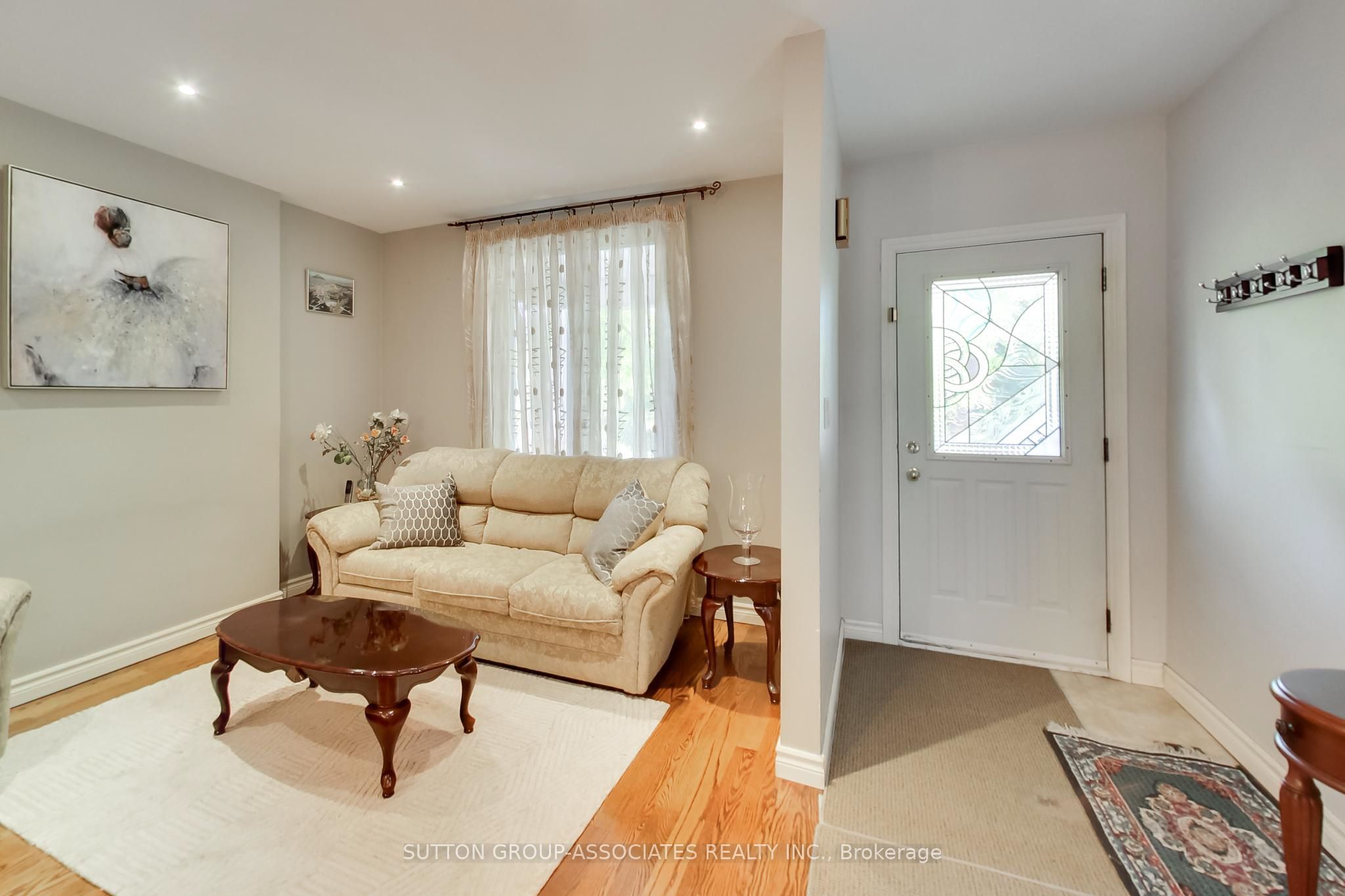 82 Helena Avenue, Toronto, ON M6G 2H2 photo 4