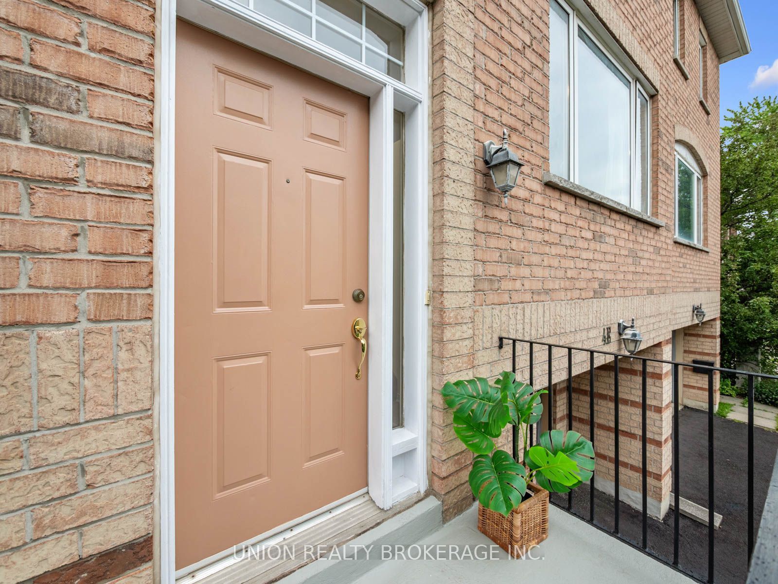 4E Leaside Park Drive, Toronto, ON M4H 1R3 photo 2