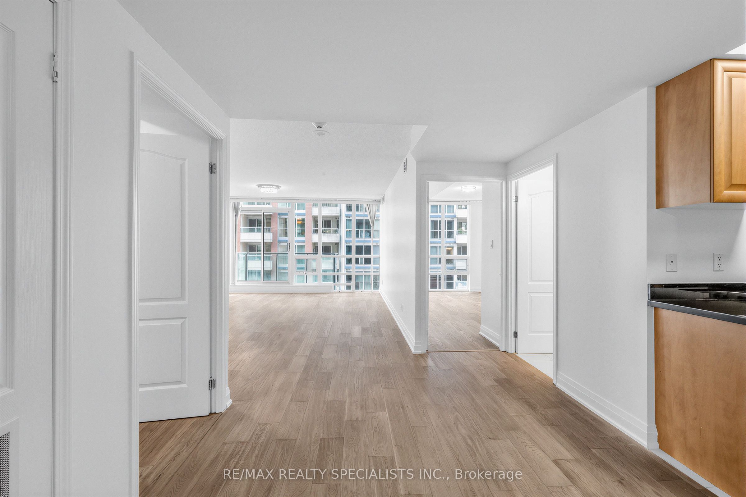 263 Wellington Street W 503, Toronto, ON M5V 3E6 photo 3