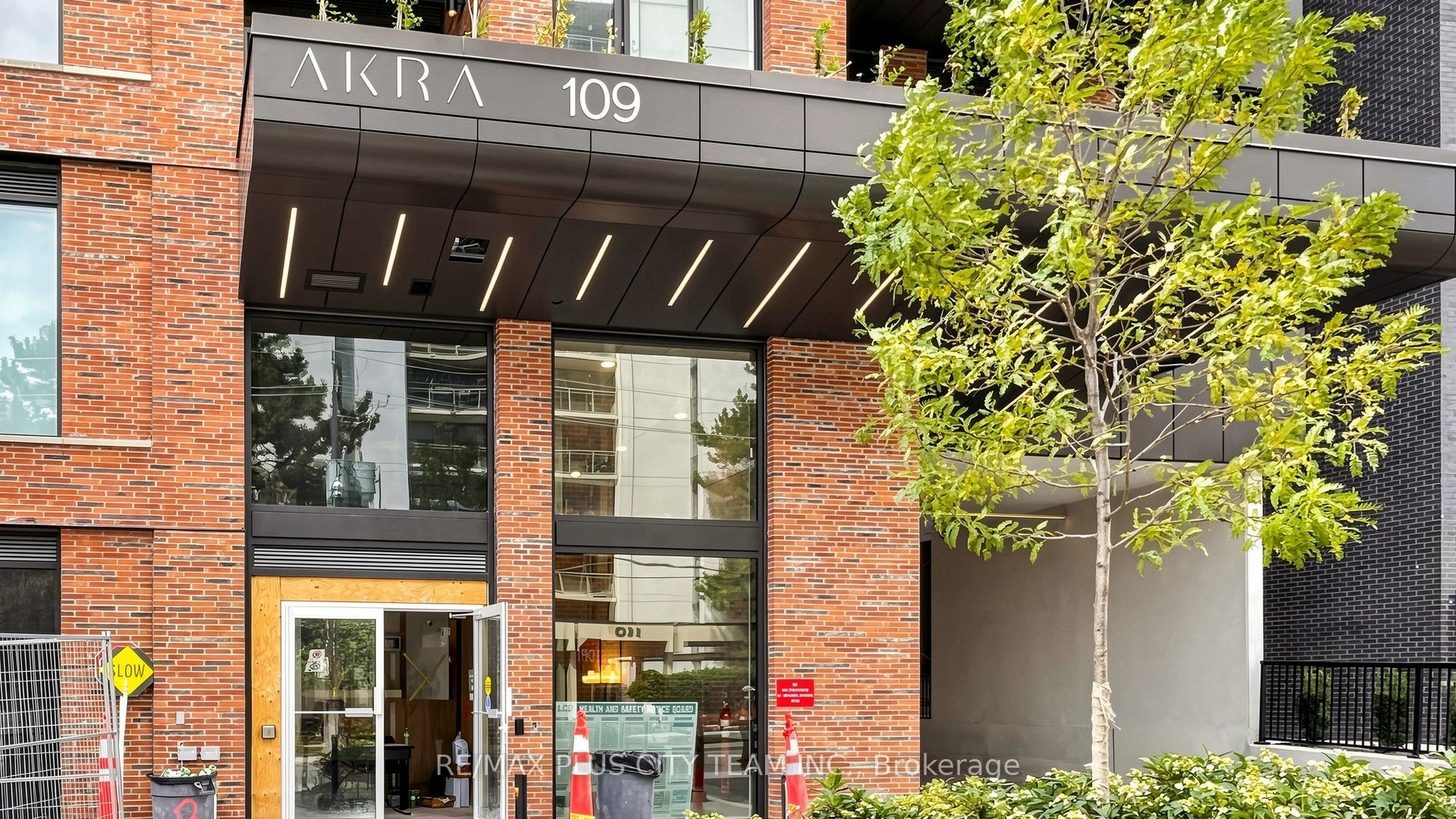 109 Erskine Avenue 204, Toronto, ON M4P 0G6 photo 2