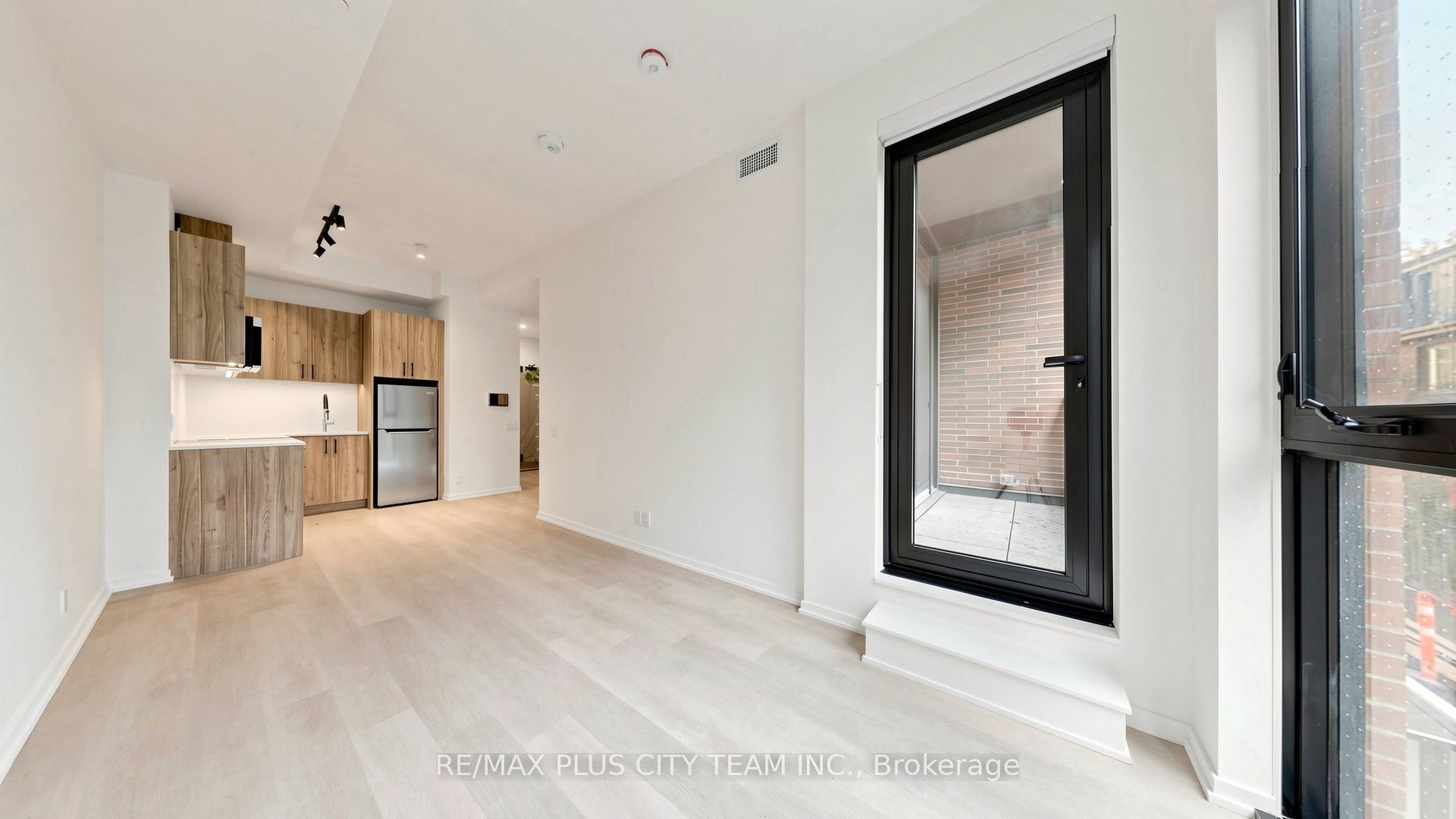 109 Erskine Avenue 204, Toronto, ON M4P 0G6 photo 4