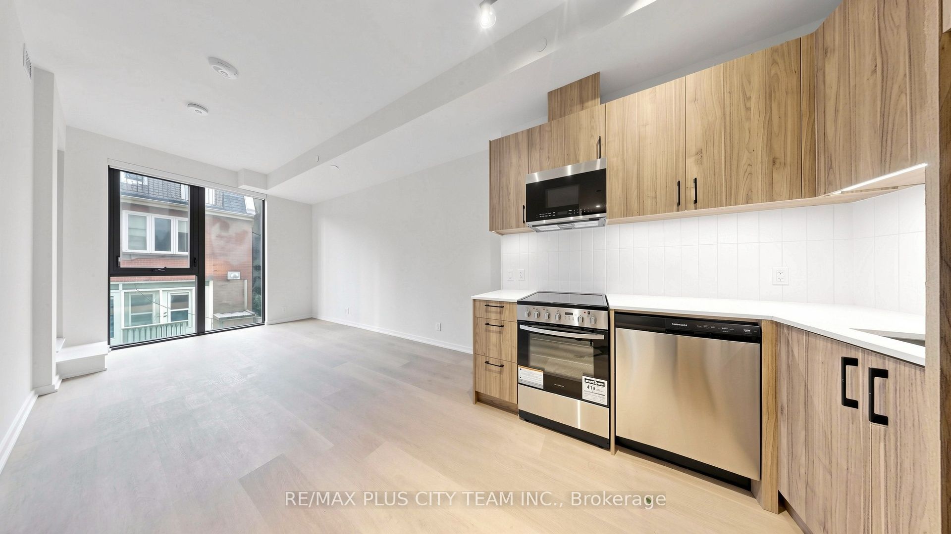 109 Erskine Avenue 204, Toronto, ON M4P 0G6 photo 5