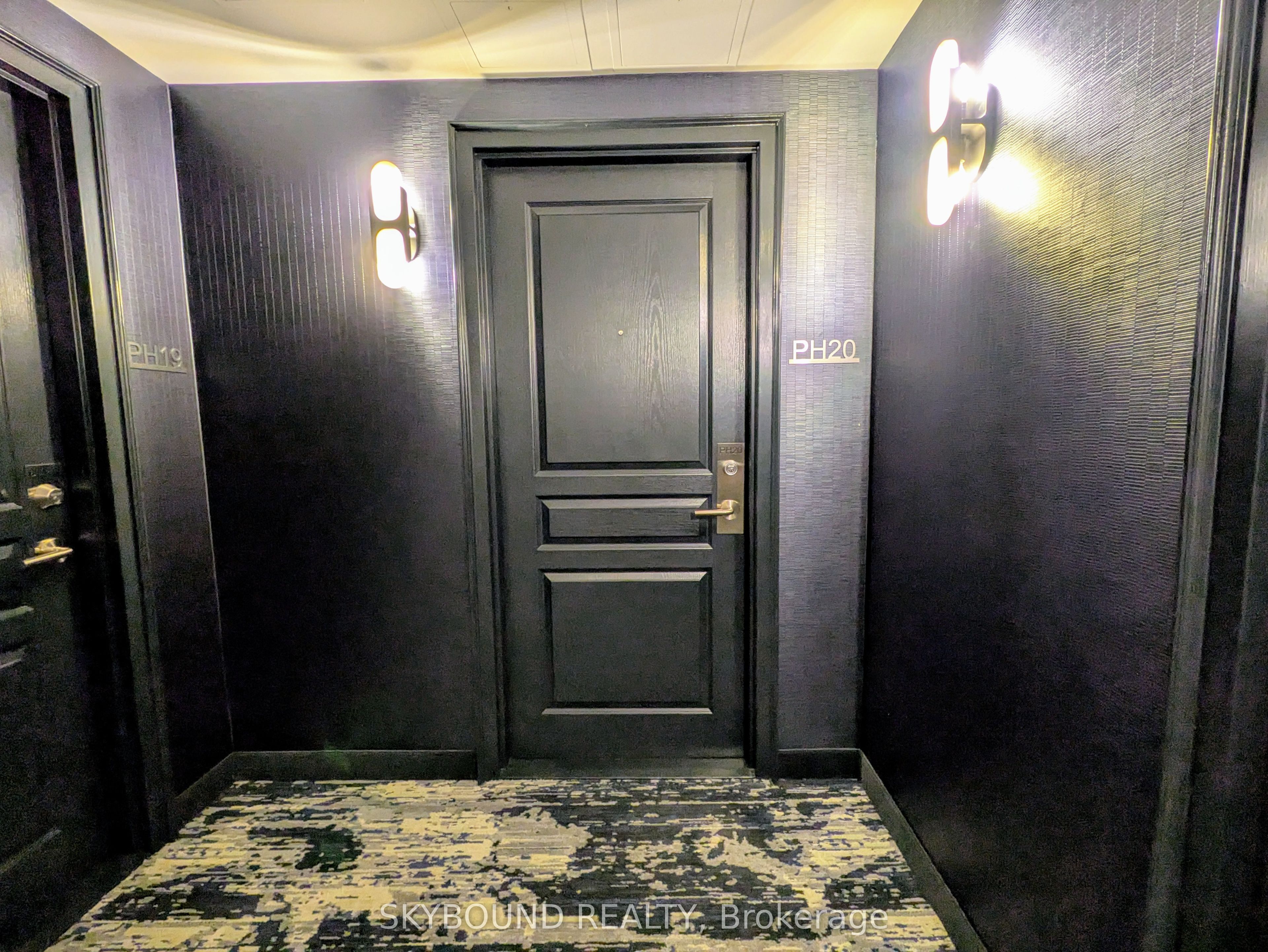 140 Simcoe Street PH1620, Toronto, ON M5H 4E9 photo 4