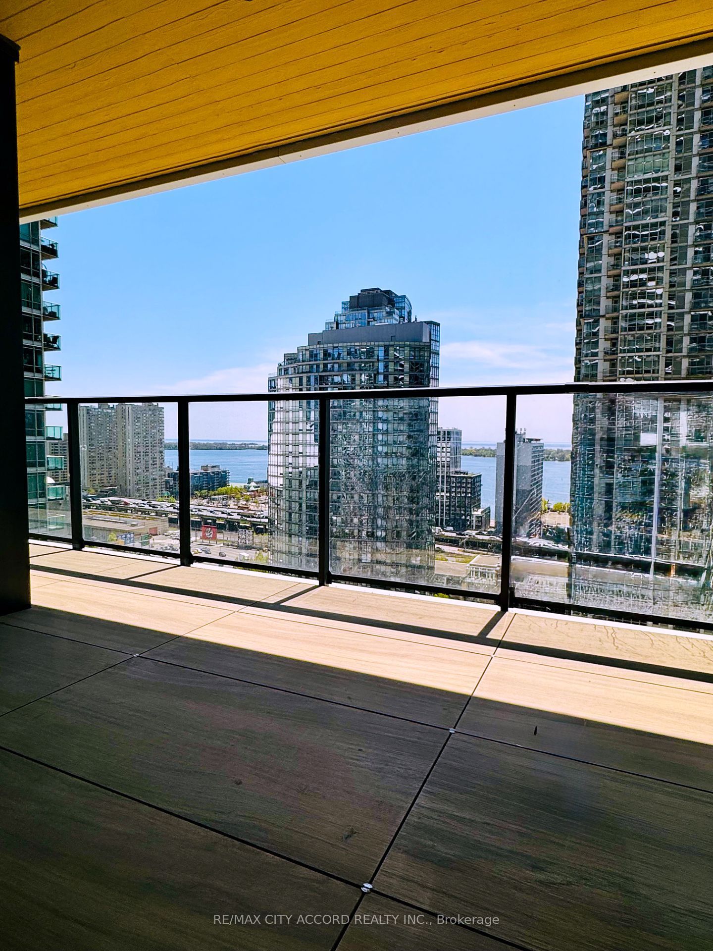 1 Concord Cityplace Way 1906, Toronto, ON M5V 0T5 photo 4