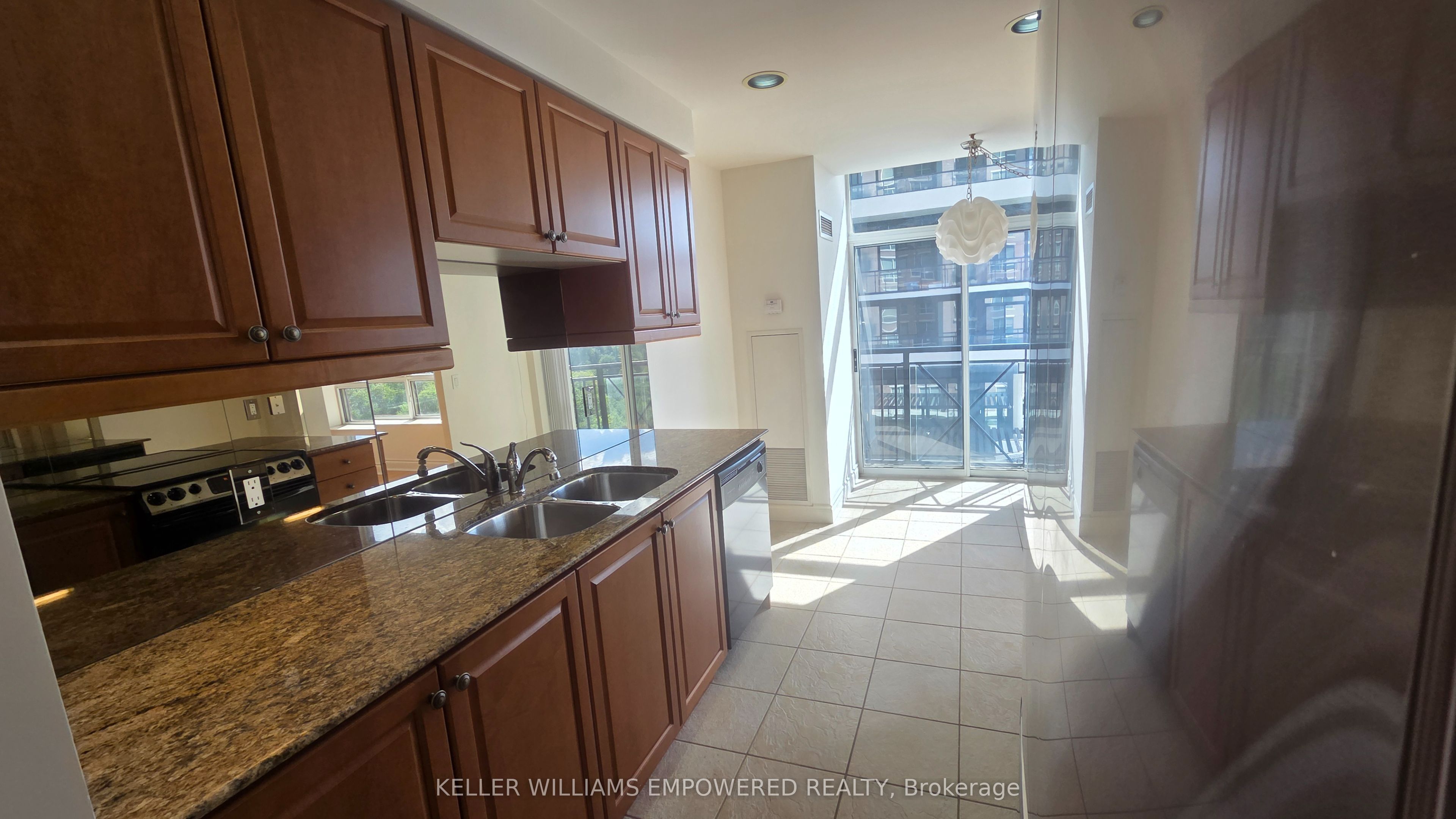 1101 Leslie Street 703, Toronto, ON M3C 4G3 photo 3