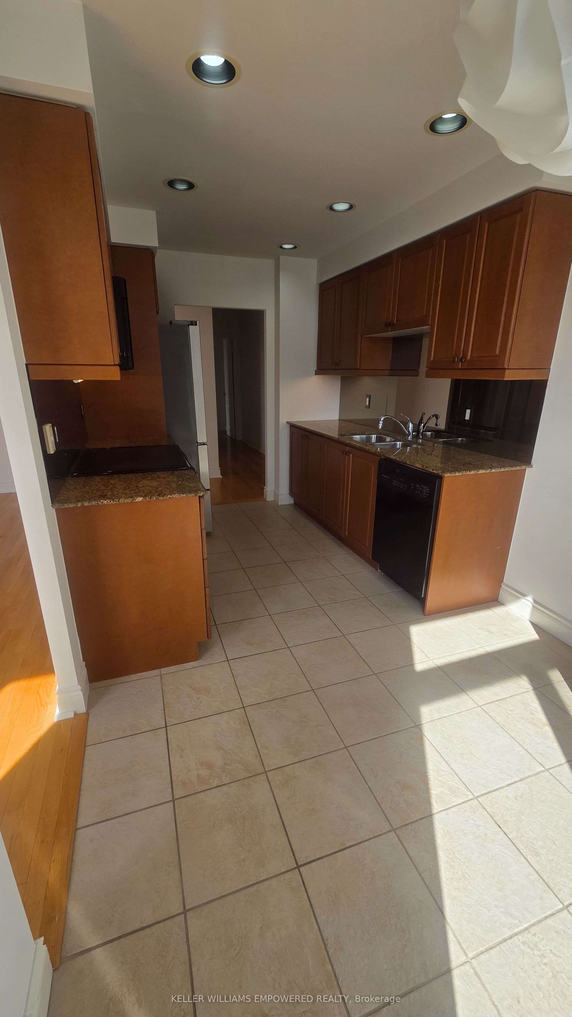 1101 Leslie Street 703, Toronto, ON M3C 4G3 photo 4