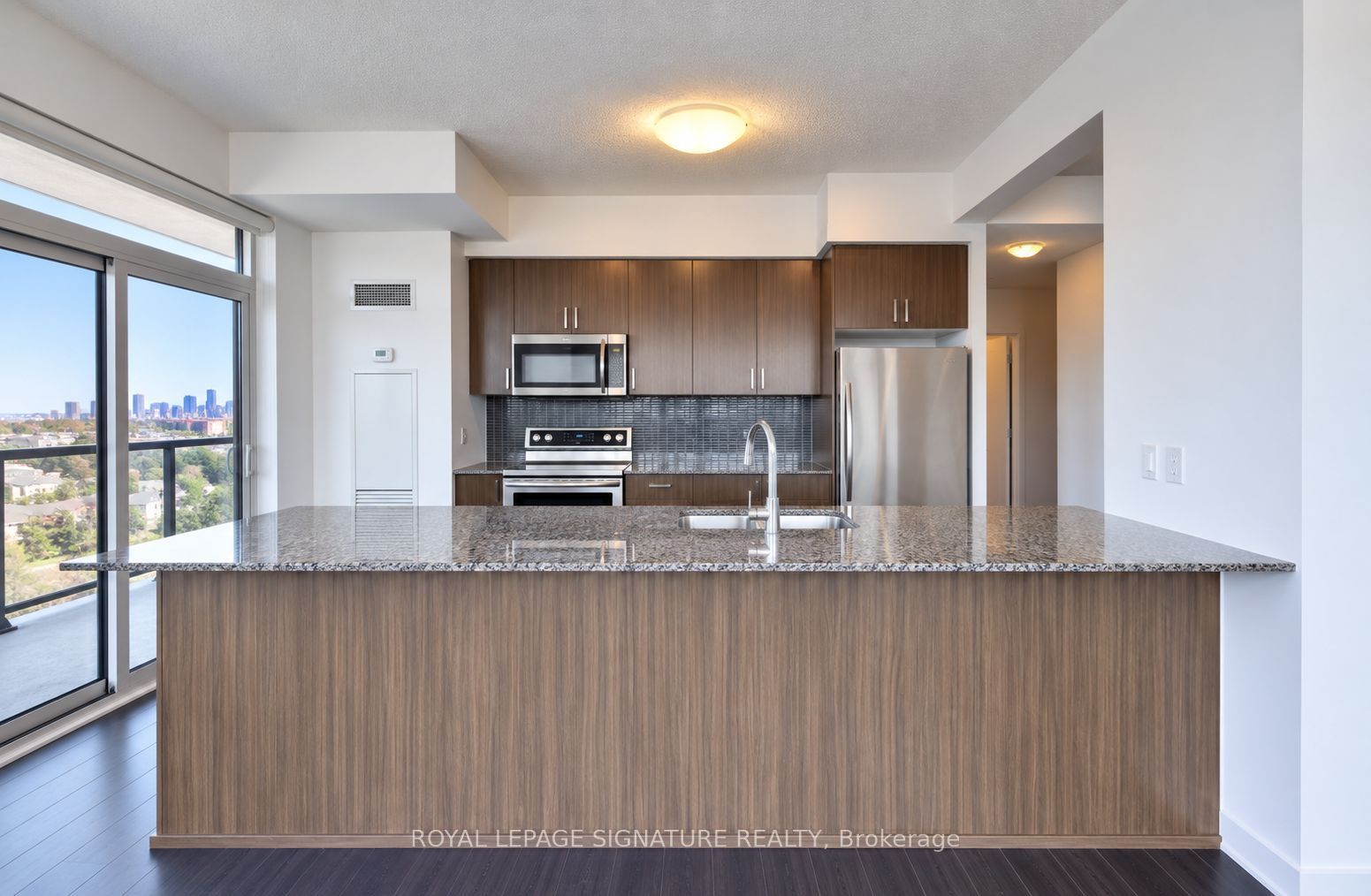 1603 Eglinton Avenue W 1209, Toronto, ON M6E 0A1 photo 3