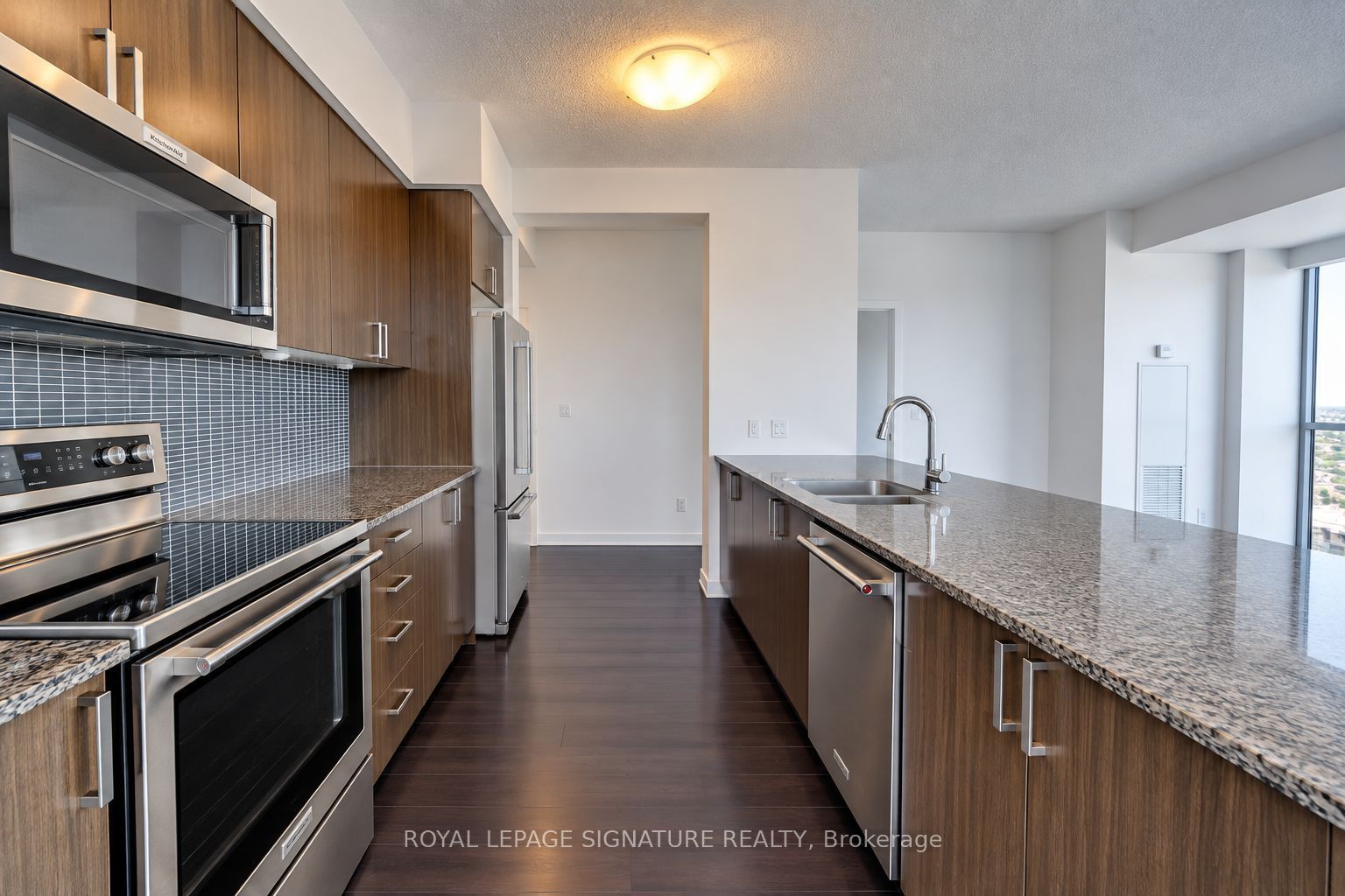 1603 Eglinton Avenue W 1209, Toronto, ON M6E 0A1 photo 4