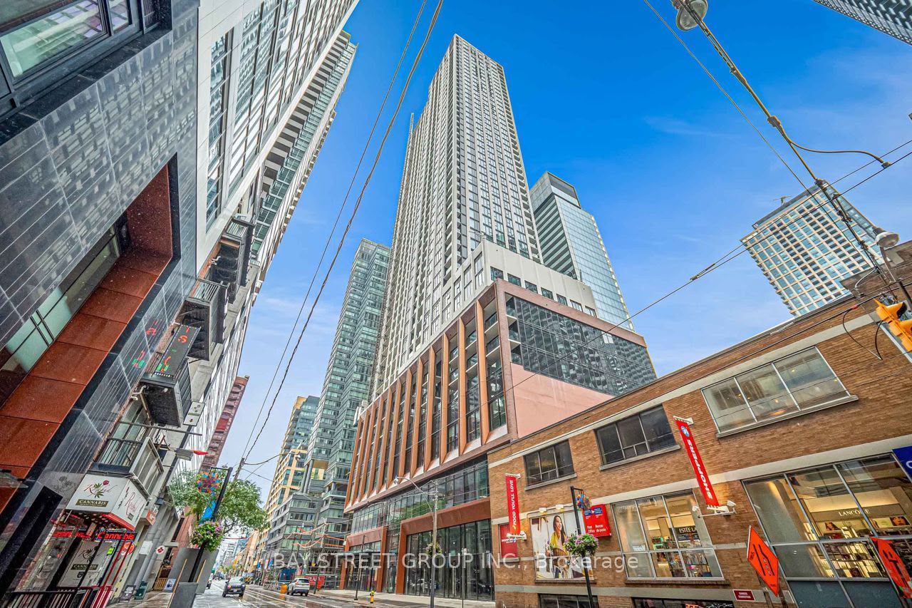 400 King Street W 2416, Toronto, ON M5V 1K2