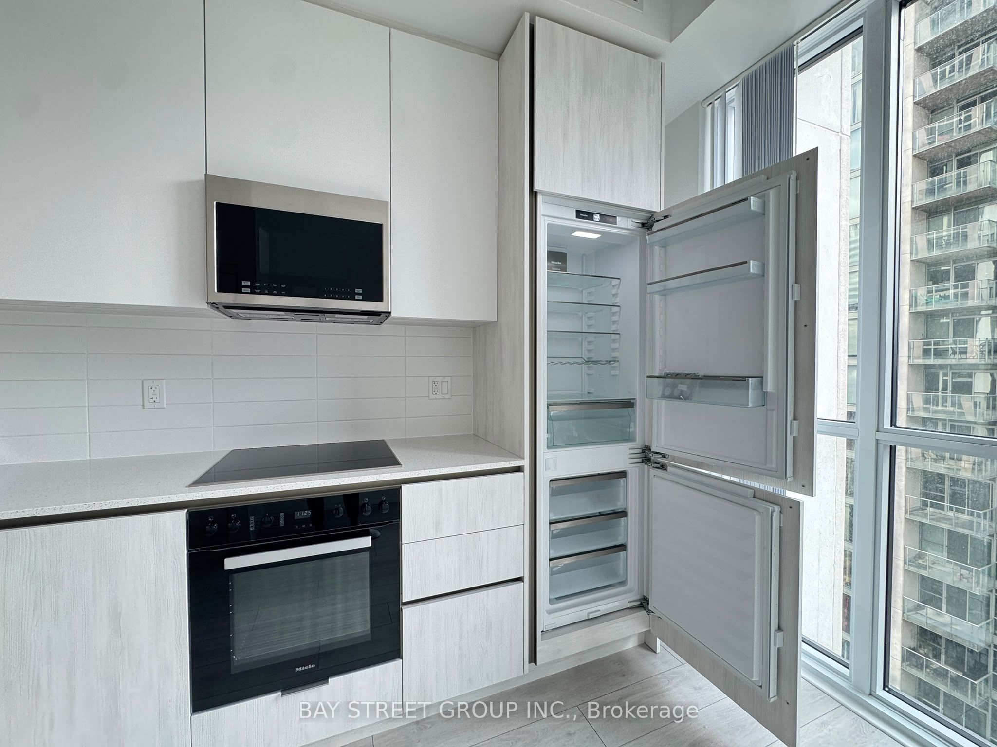 400 King Street W 2416, Toronto, ON M5V 1K2 photo 4