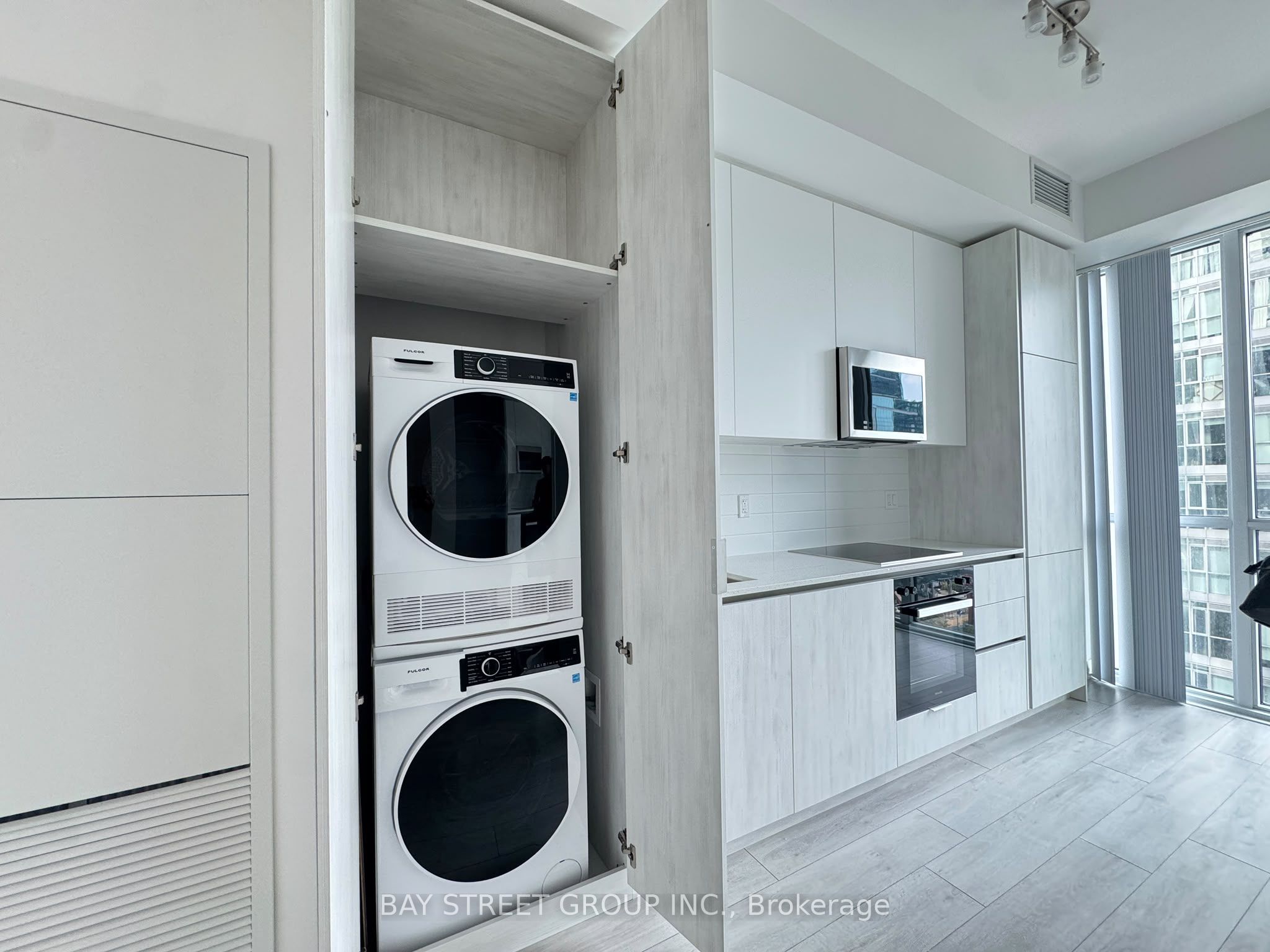 400 King Street W 2416, Toronto, ON M5V 1K2 photo 5