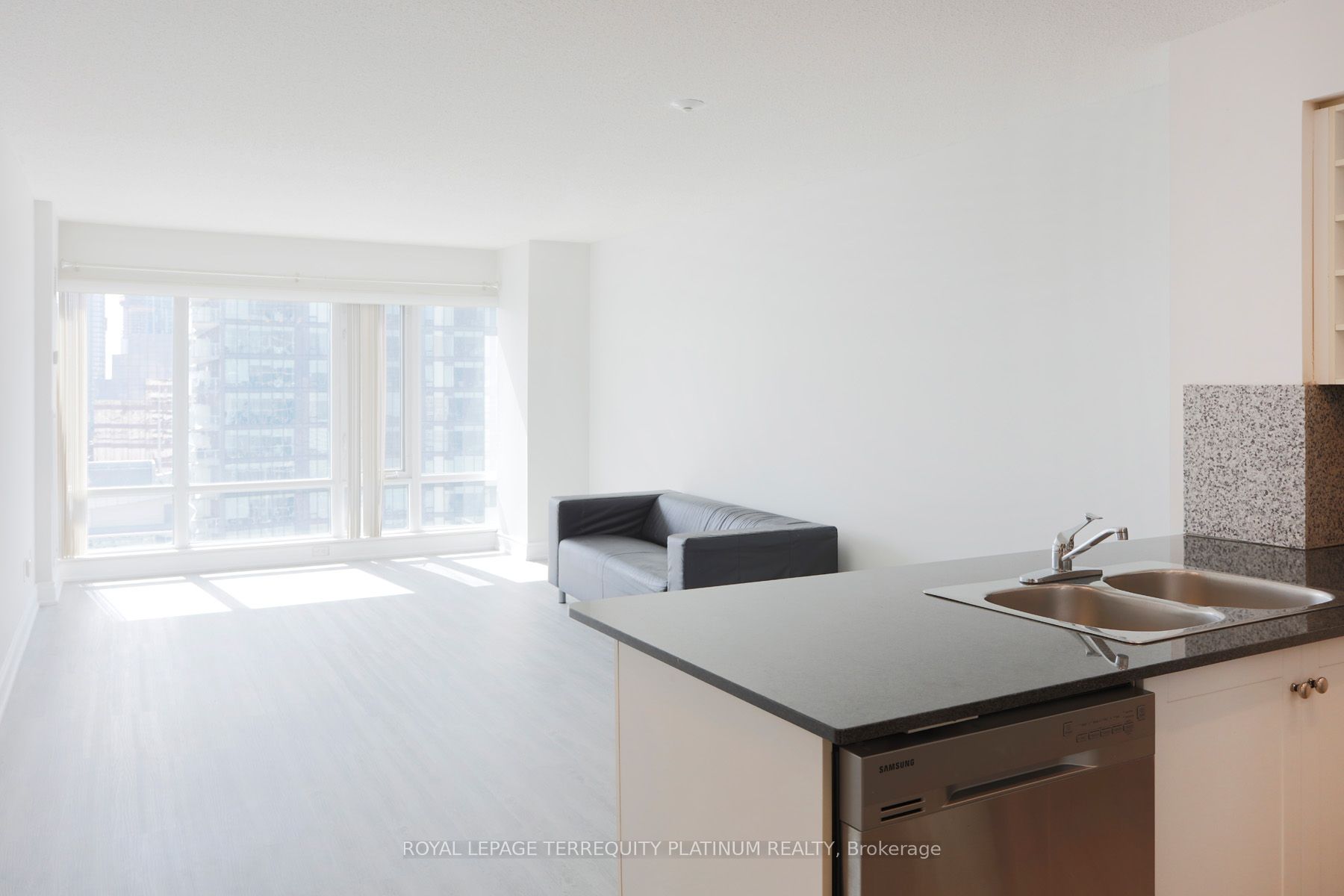 210 Victoria Street 3607, Toronto, ON M5B 2R3 photo 3