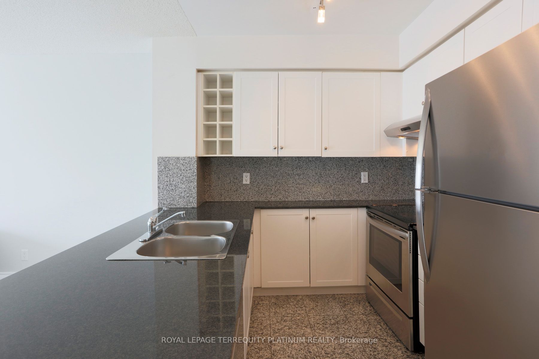 210 Victoria Street 3607, Toronto, ON M5B 2R3 photo 5
