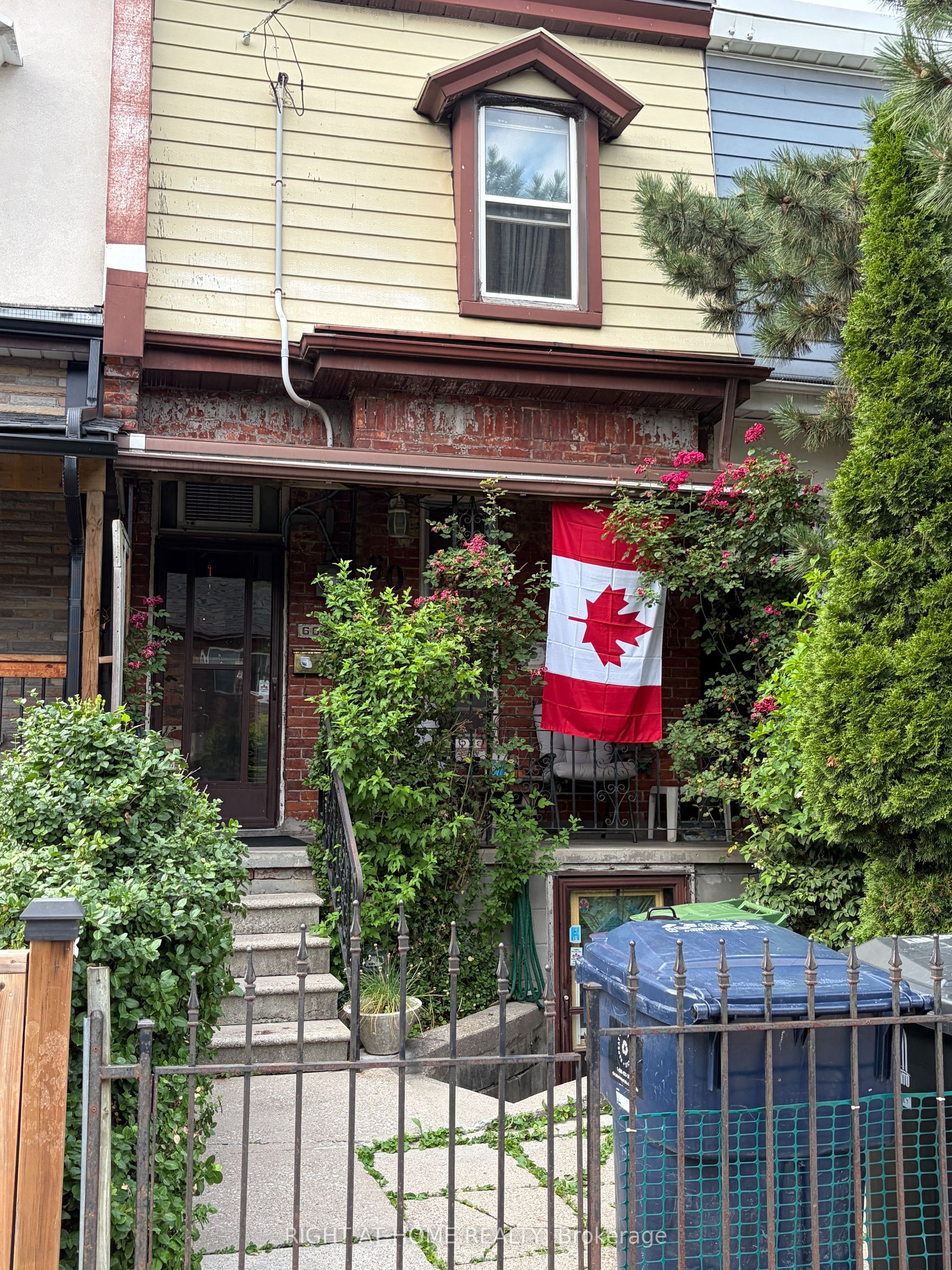 60 Foxley Street, Toronto, ON M6J 1R2 photo 2