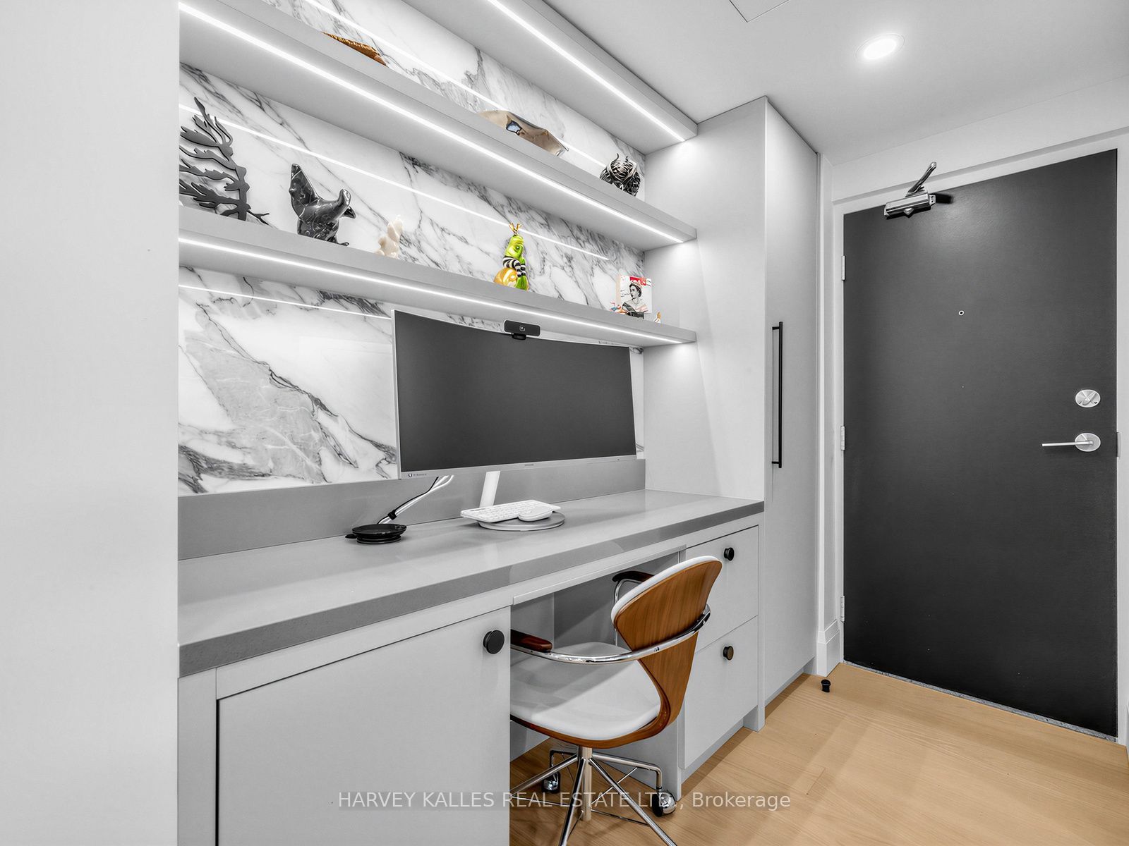 349 St. Clair Avenue W 404, Toronto, ON M5P 1N3 photo 3