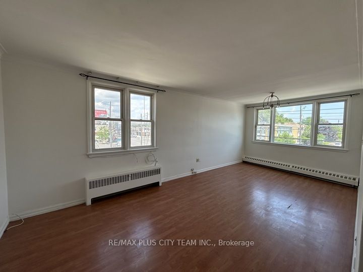 3432 Bathurst Street 1, Toronto, ON M6A 2C2