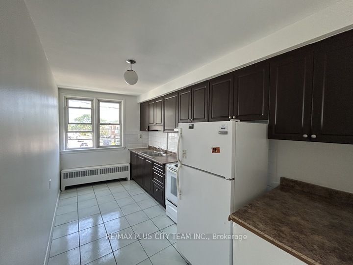 3432 Bathurst Street 1, Toronto, ON M6A 2C2 photo 2