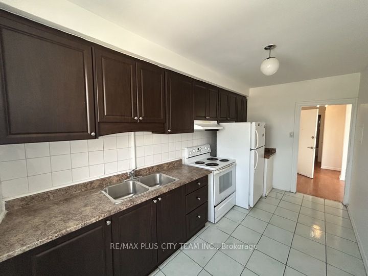 3432 Bathurst Street 1, Toronto, ON M6A 2C2 photo 3
