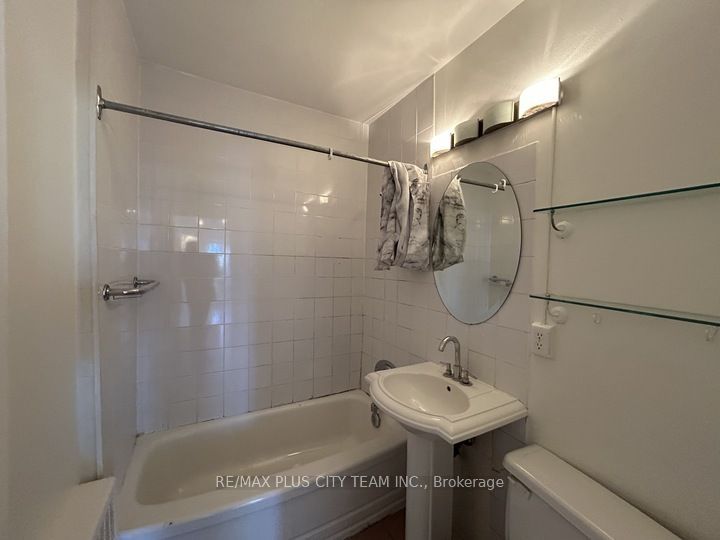3432 Bathurst Street 1, Toronto, ON M6A 2C2 photo 5