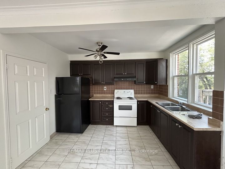 3432 Bathurst Street 2, Toronto, ON M6A 2C2 photo 5