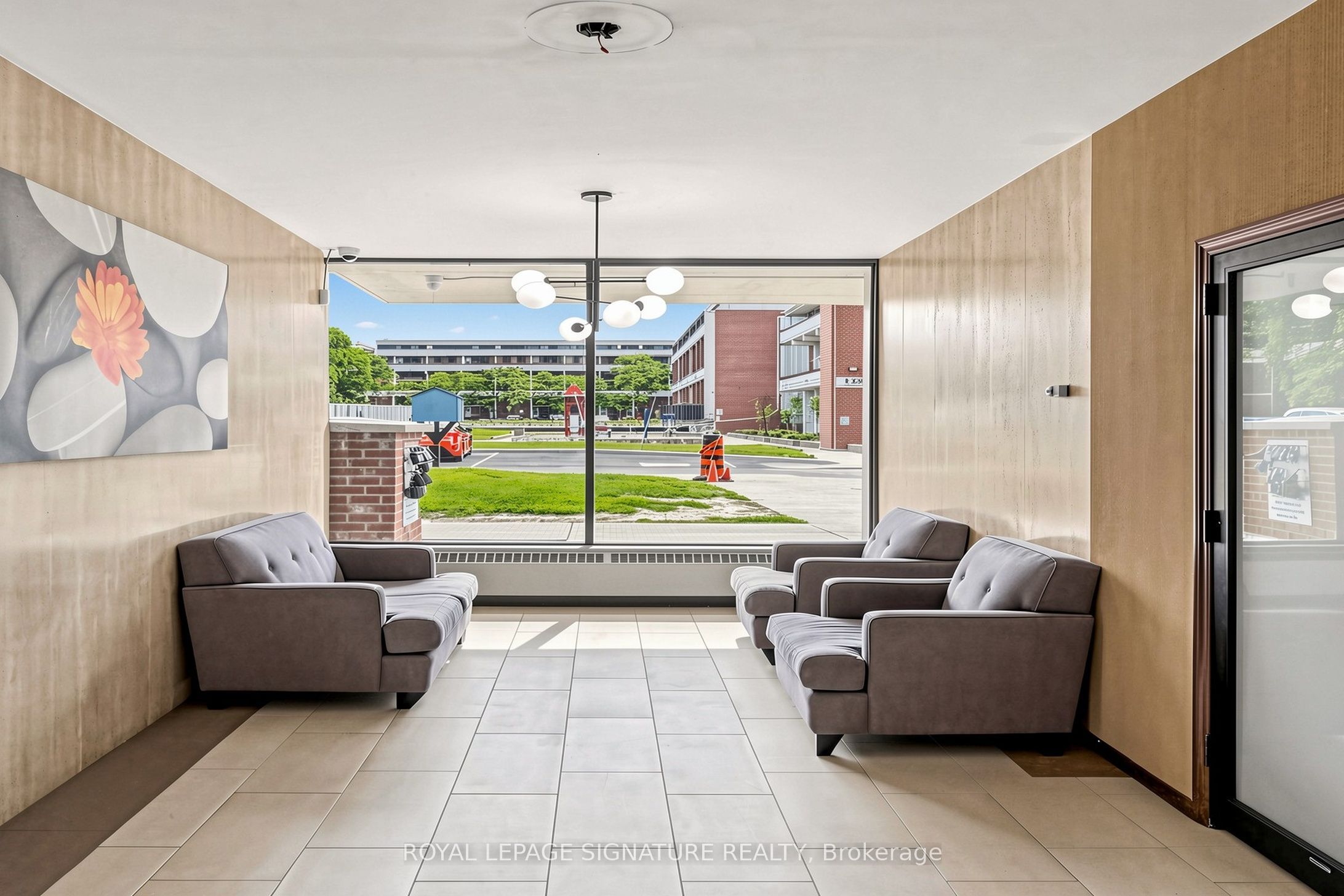 100 Leeward Glenway 411, Toronto, ON M3C 2Z1 photo 2