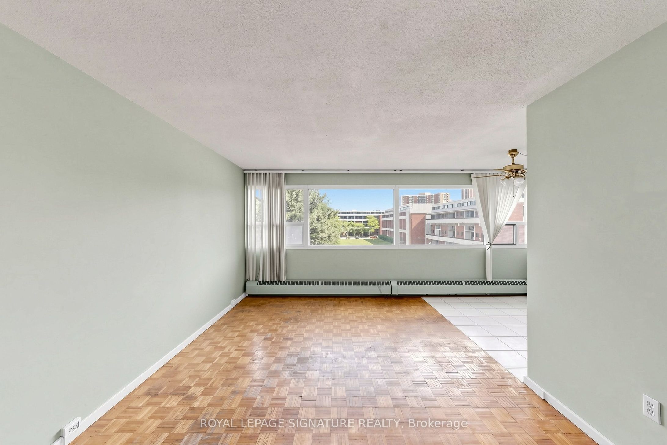 100 Leeward Glenway 411, Toronto, ON M3C 2Z1 photo 5