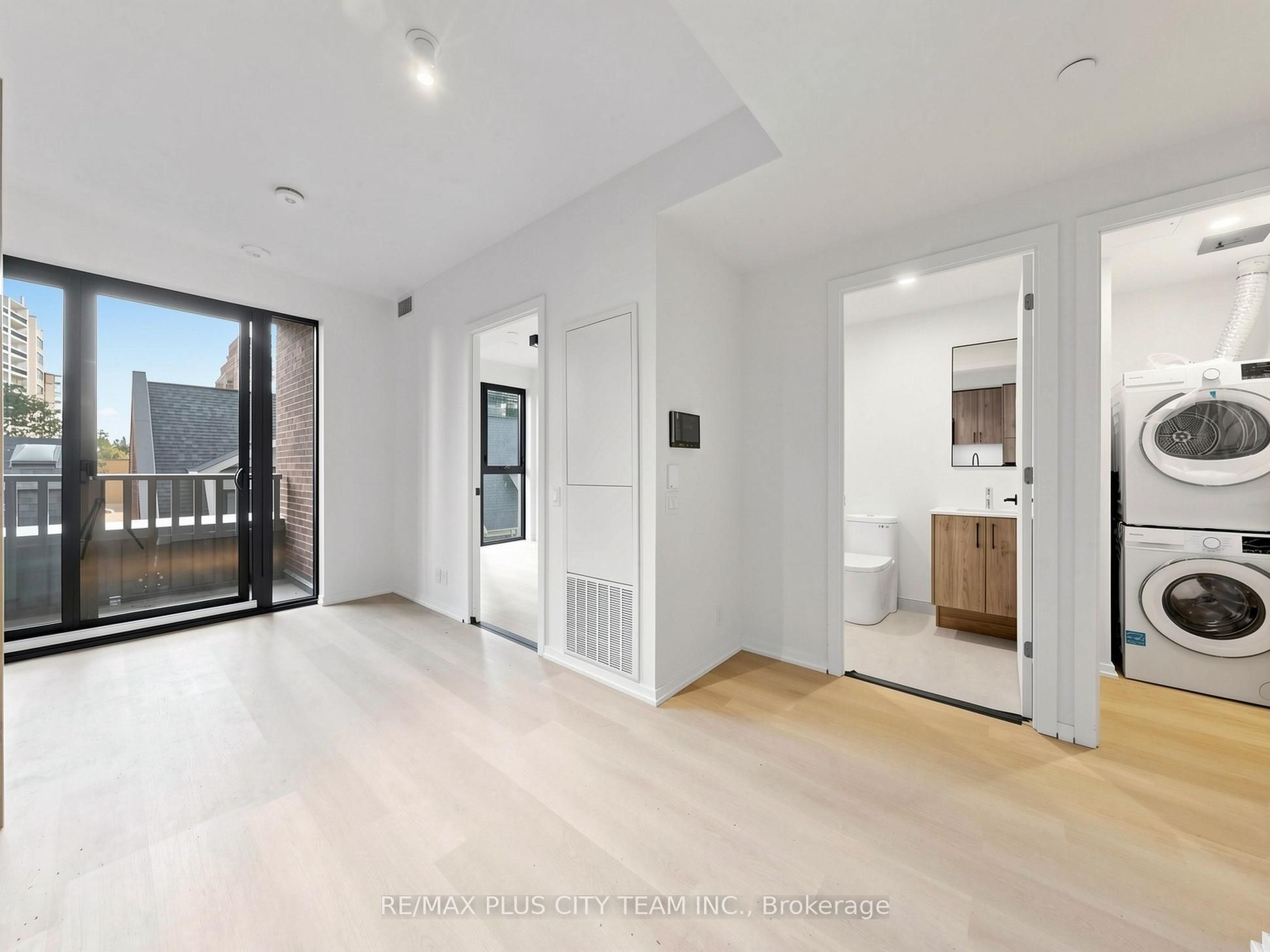 109 Erskine Avenue 408, Toronto, ON M4P 0G6 photo 2