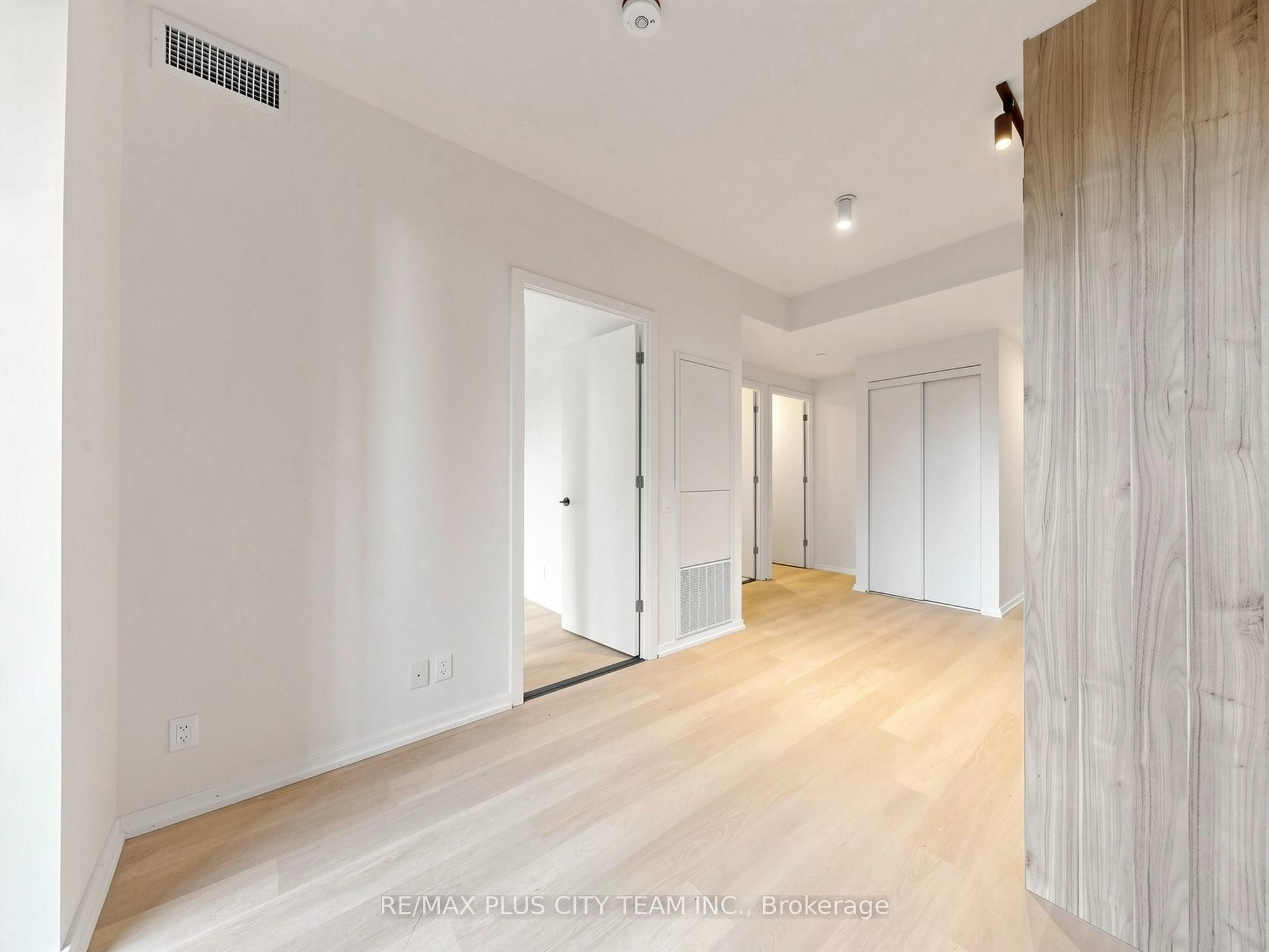 109 Erskine Avenue 408, Toronto, ON M4P 0G6 photo 3
