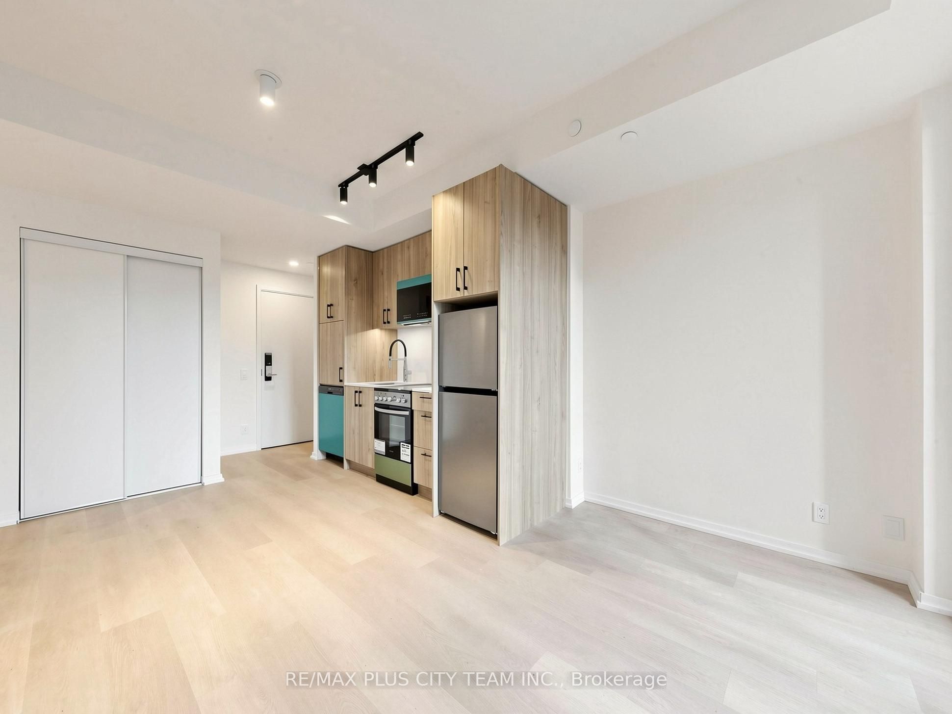 109 Erskine Avenue 408, Toronto, ON M4P 0G6 photo 4