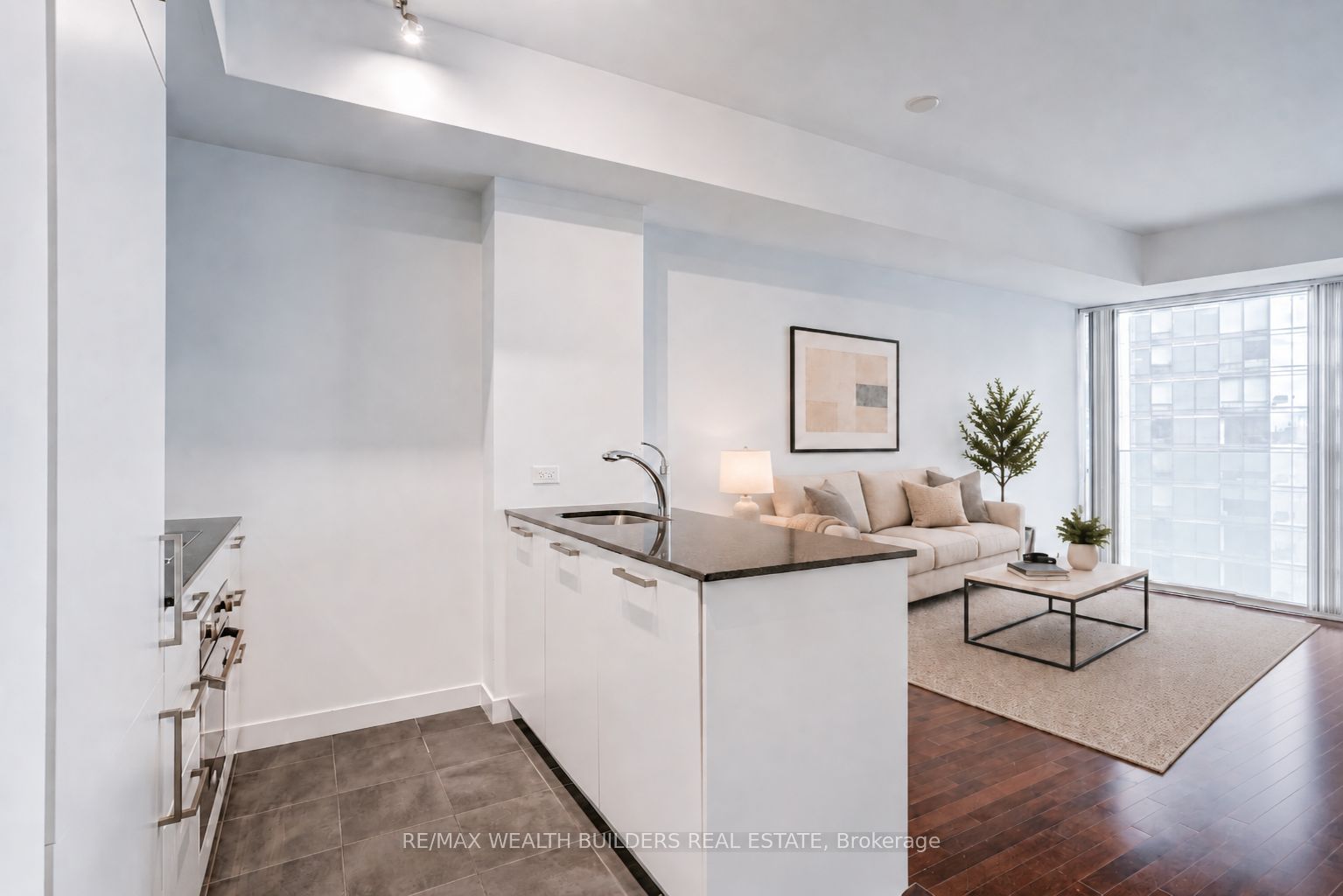 12 York Street 1403, Toronto, ON M5J 0A9 photo 3
