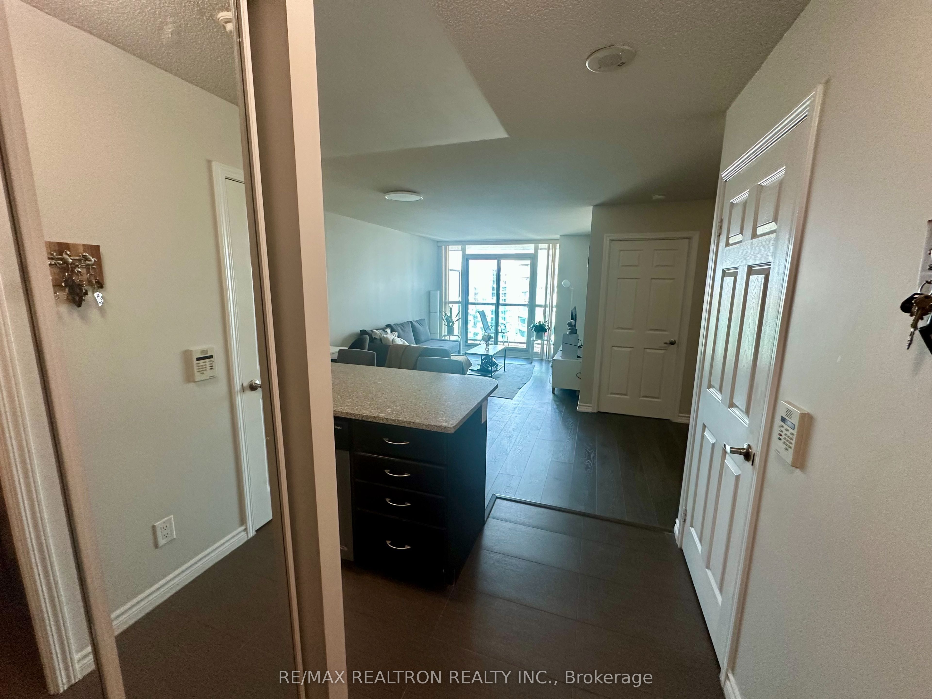 19 Grand Trunk Crescent 3805, Toronto, ON M5J 3A3 photo 4