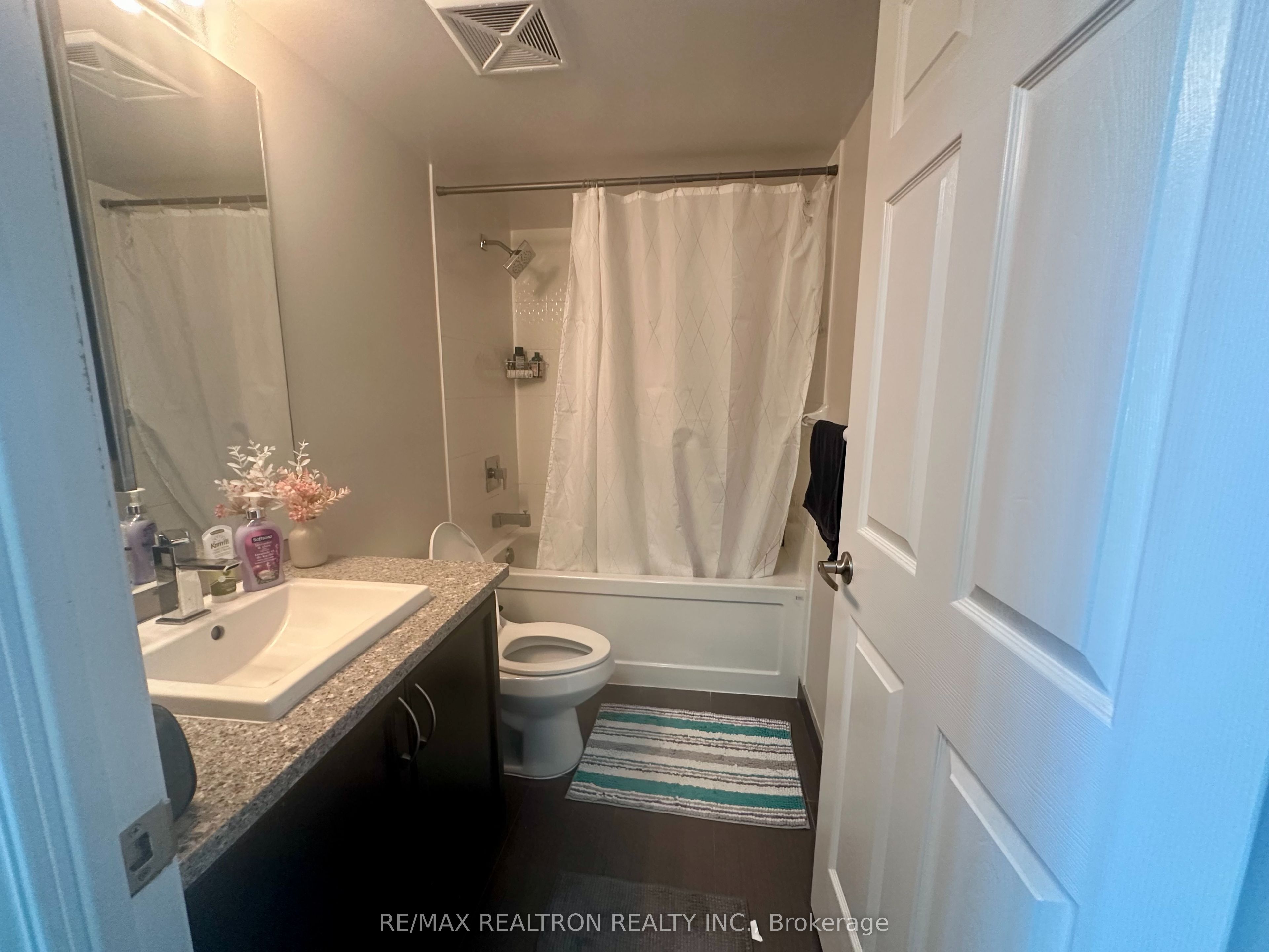19 Grand Trunk Crescent 3805, Toronto, ON M5J 3A3 photo 5