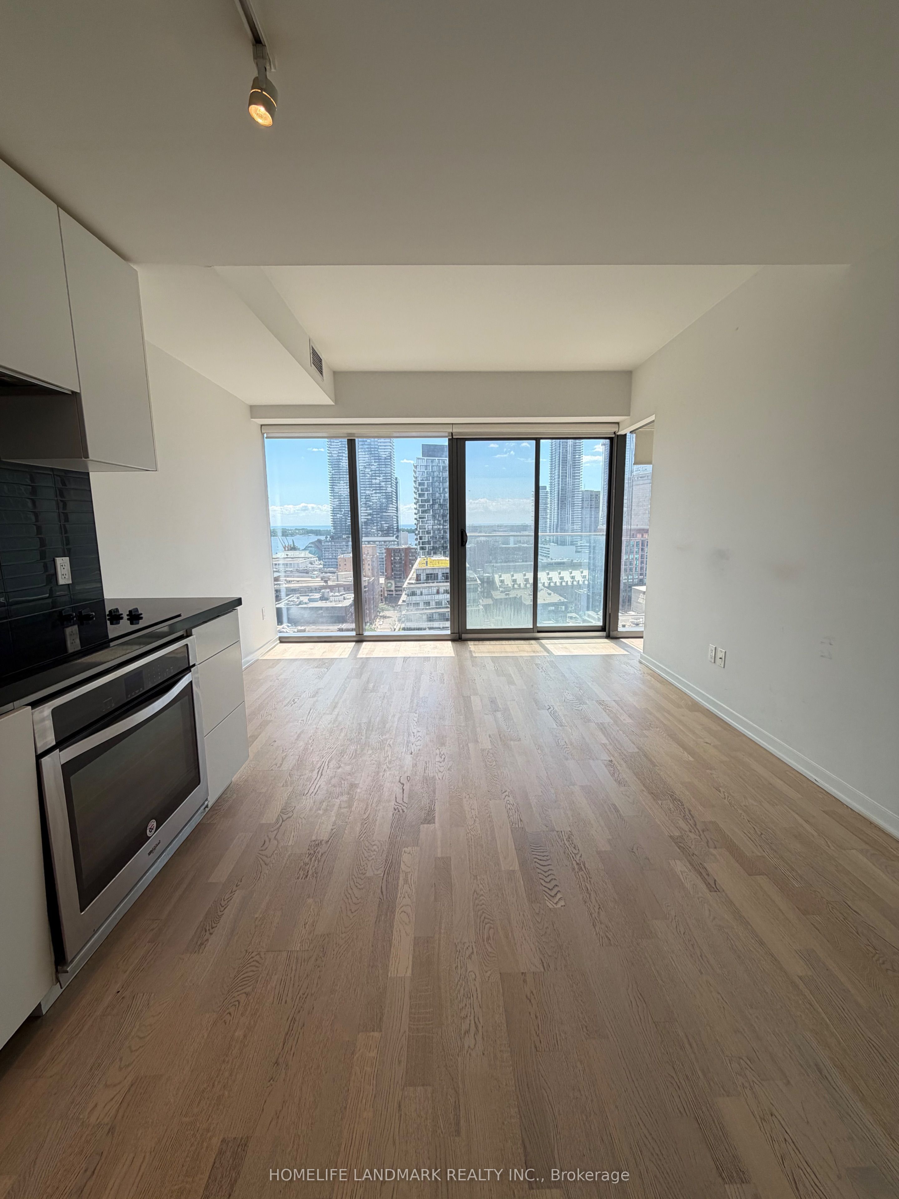 60 Colborne Street 1703, Toronto, ON M5E 0B7 photo 3