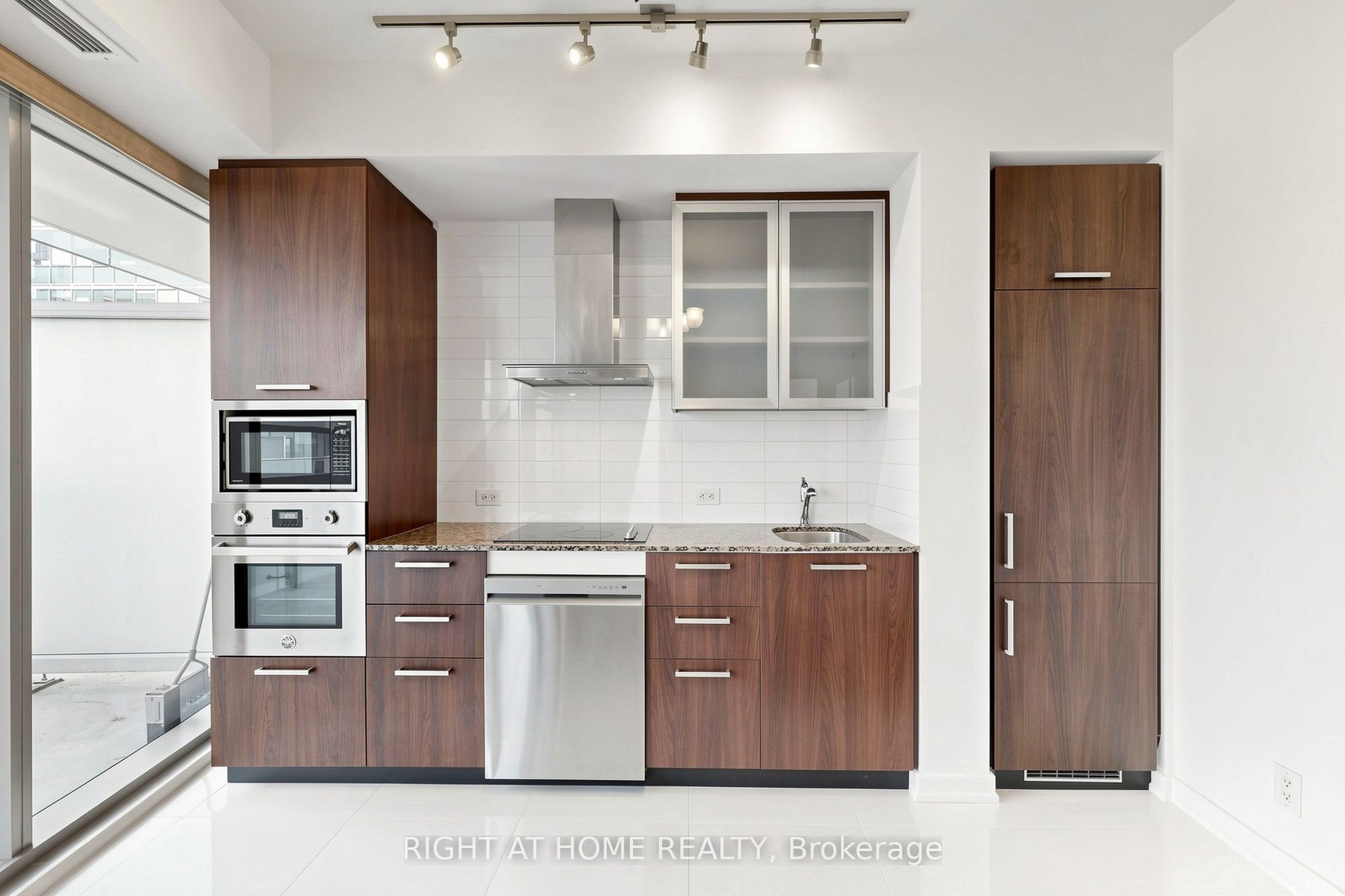 14 York Street 2006, Toronto, ON M5J 0B1