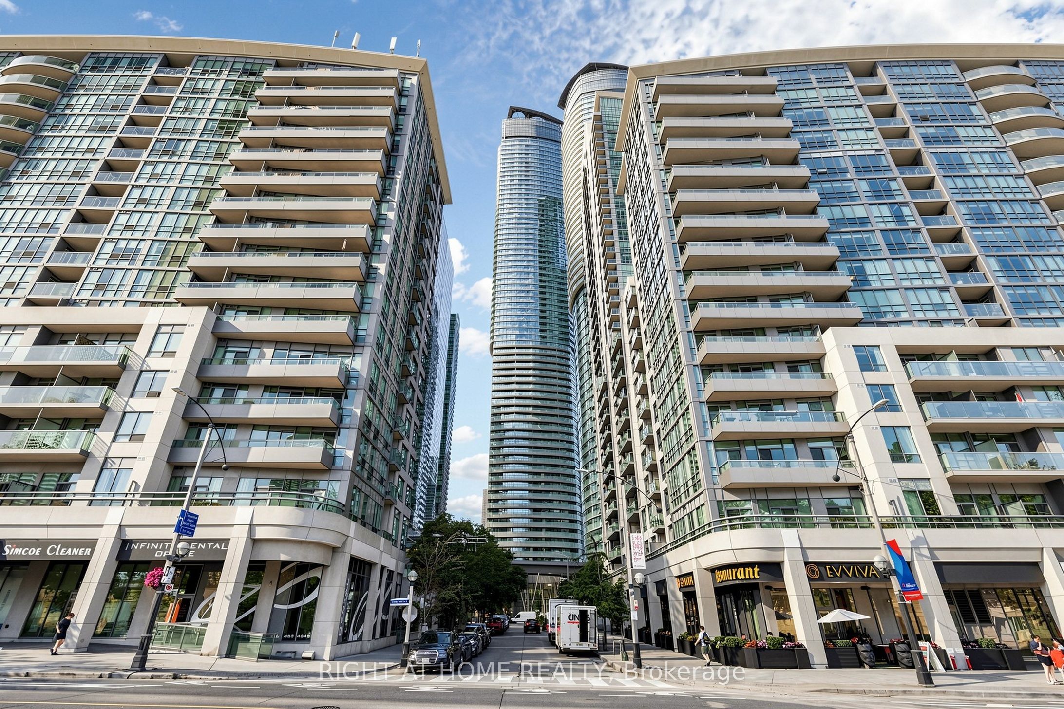 14 York Street 2006, Toronto, ON M5J 0B1 photo 2