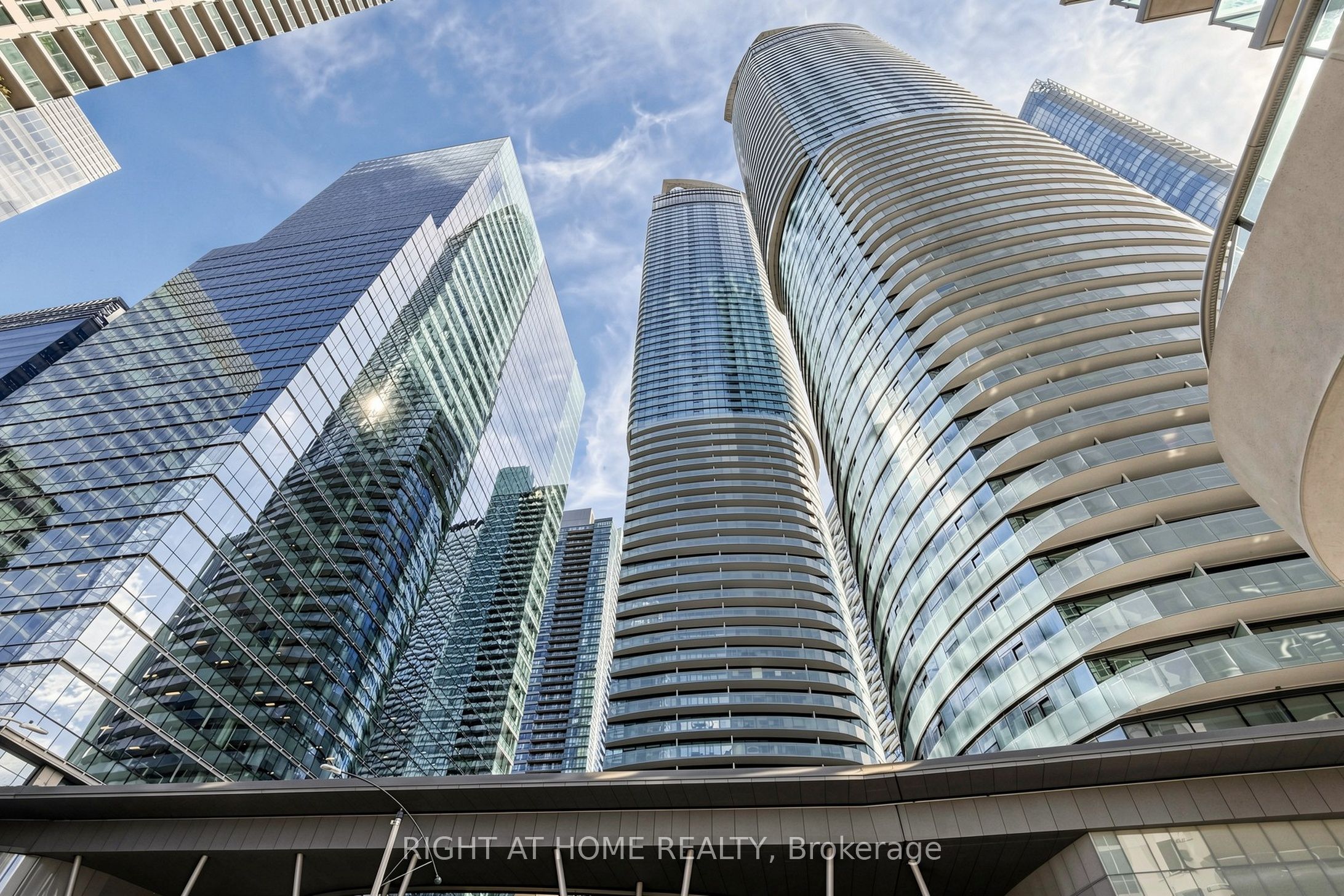 14 York Street 2006, Toronto, ON M5J 0B1 photo 3
