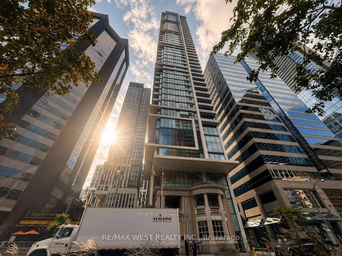 426 University Avenue 909, Toronto, ON M5G 1S9