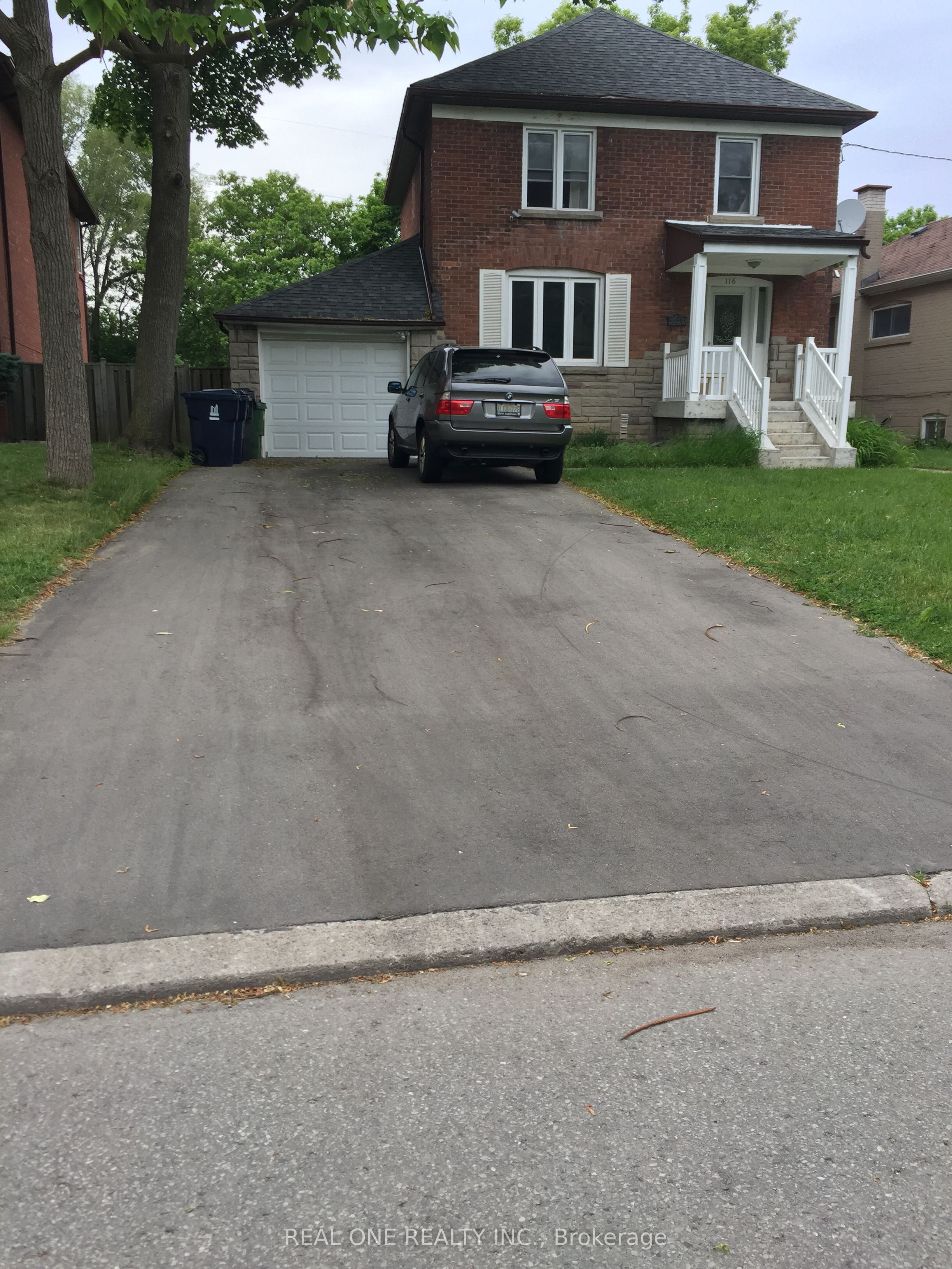116 Pemberton Avenue, Toronto, ON M2M 1Y5