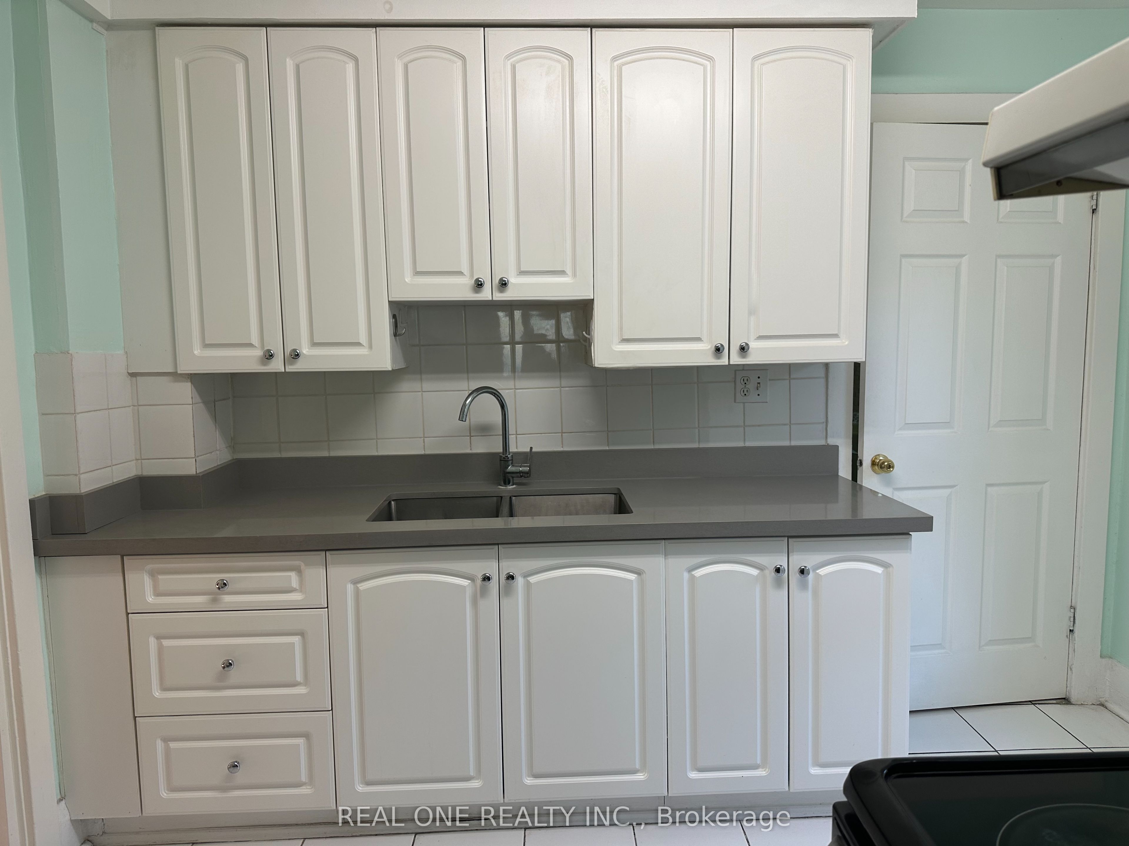 116 Pemberton Avenue, Toronto, ON M2M 1Y5 photo 2