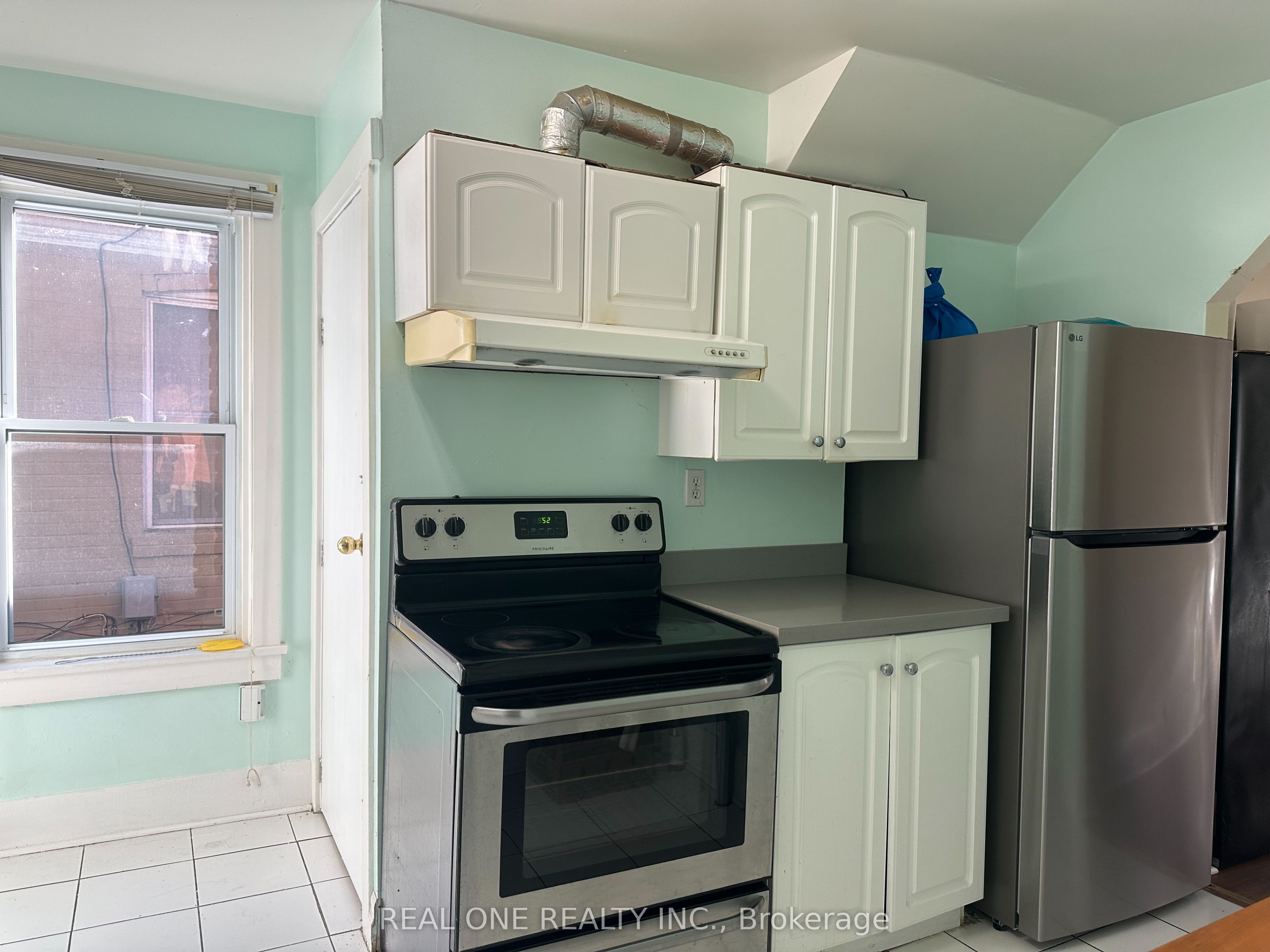 116 Pemberton Avenue, Toronto, ON M2M 1Y5 photo 3