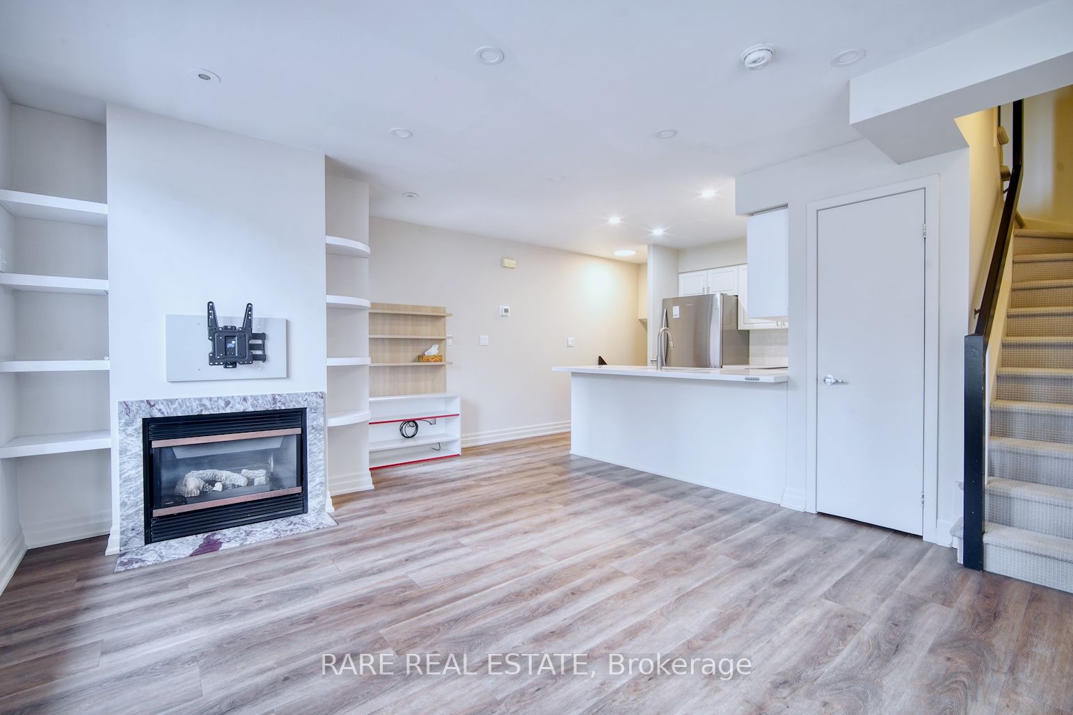 415 Jarvis Street 314, Toronto, ON M4Y 3C1 photo 2