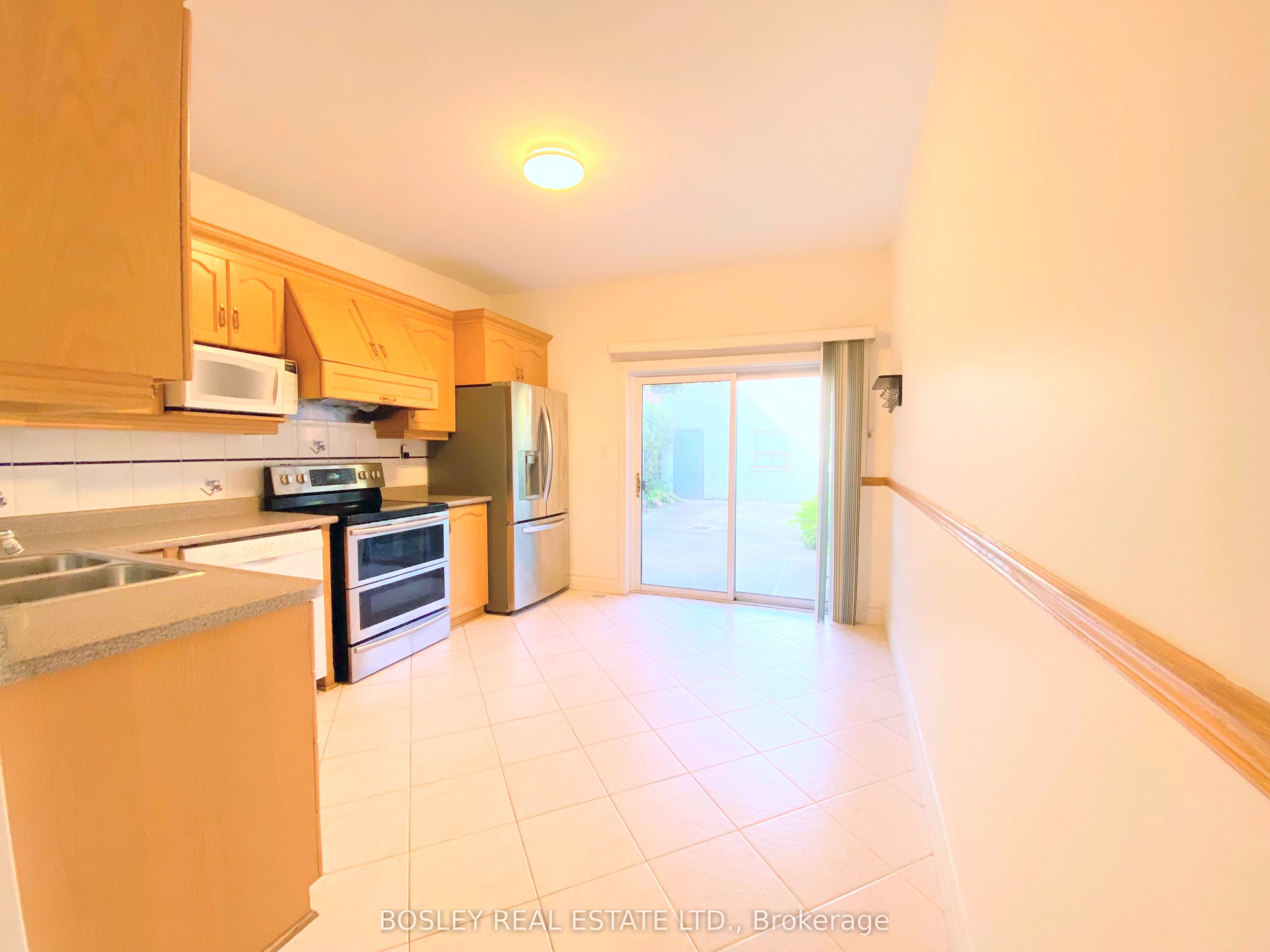 260 Ossington Avenue Main, Toronto, ON M6J 3A2 photo 2