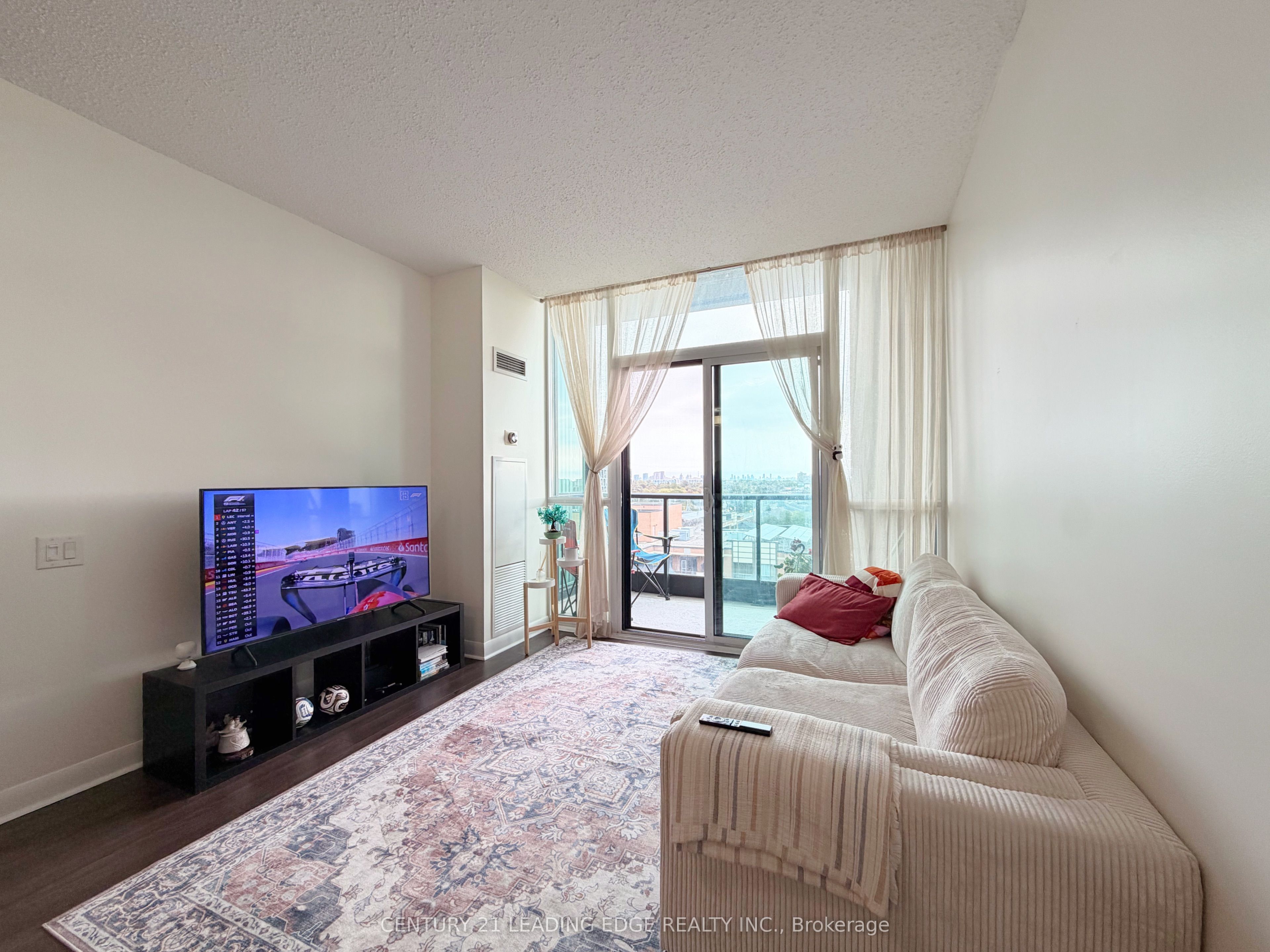 525 Wilson Avenue 915, Toronto, ON M3H 0A7 photo 2